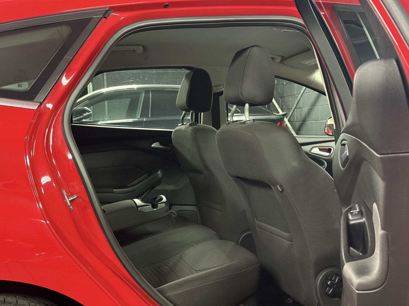 Ford Focus 1.6 Titanium Hatchback 5dr Petrol Powershift Euro 6 (125 ps)