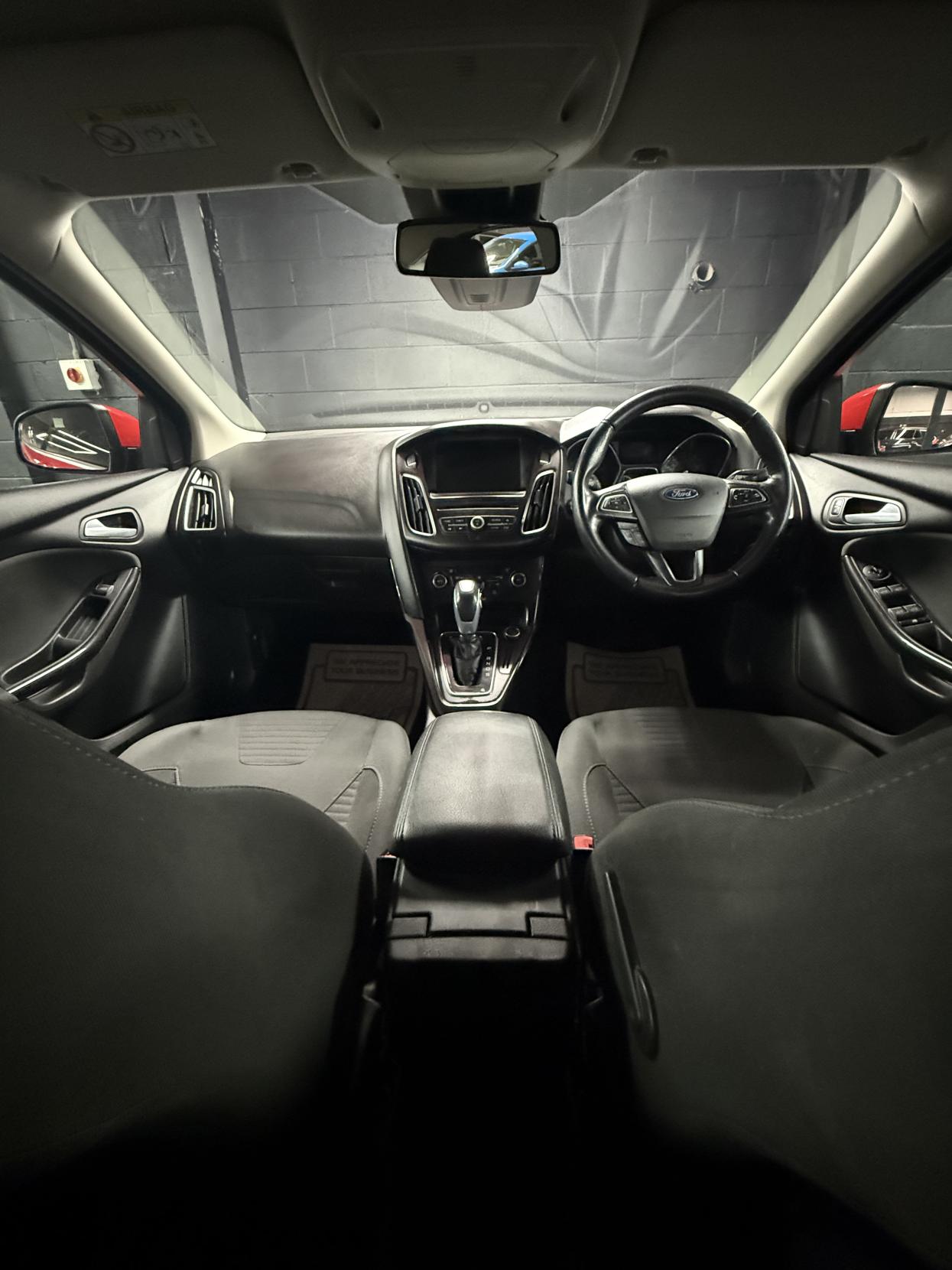 Ford Focus 1.6 Titanium Hatchback 5dr Petrol Powershift Euro 6 (125 ps)