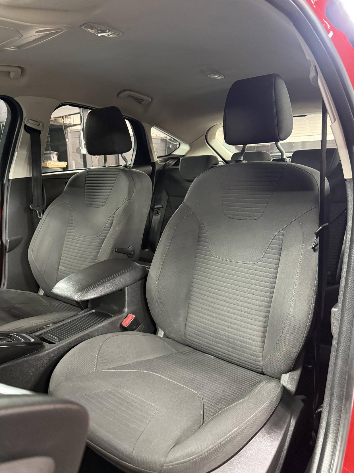 Ford Focus 1.6 Titanium Hatchback 5dr Petrol Powershift Euro 6 (125 ps)