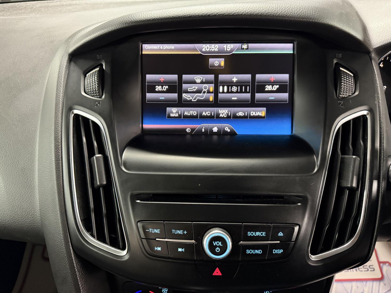 Ford Focus 1.6 Titanium Hatchback 5dr Petrol Powershift Euro 6 (125 ps)