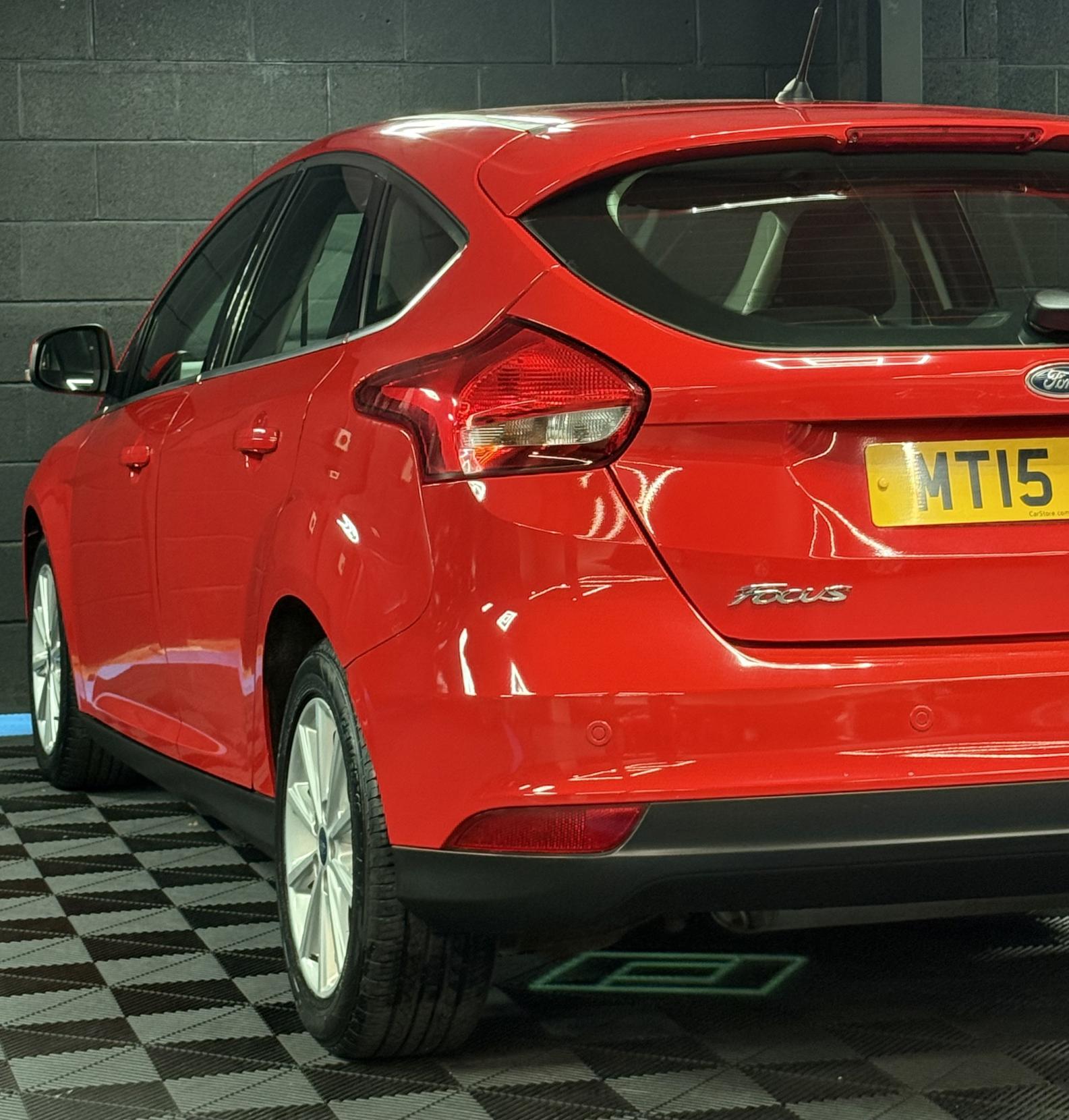 Ford Focus 1.6 Titanium Hatchback 5dr Petrol Powershift Euro 6 (125 ps)