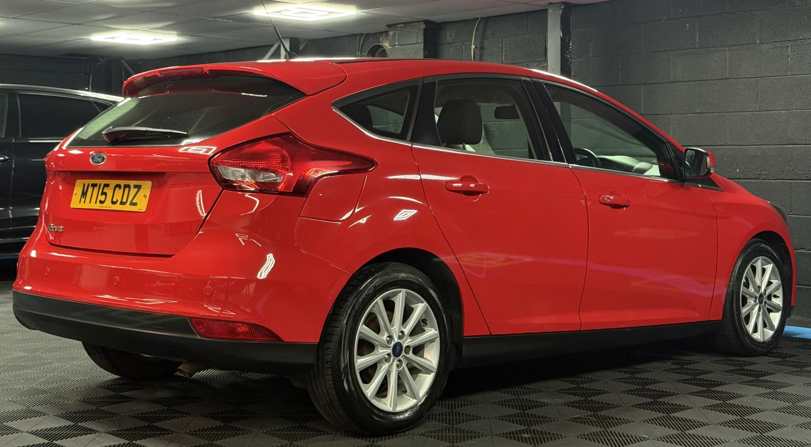 Ford Focus 1.6 Titanium Hatchback 5dr Petrol Powershift Euro 6 (125 ps)