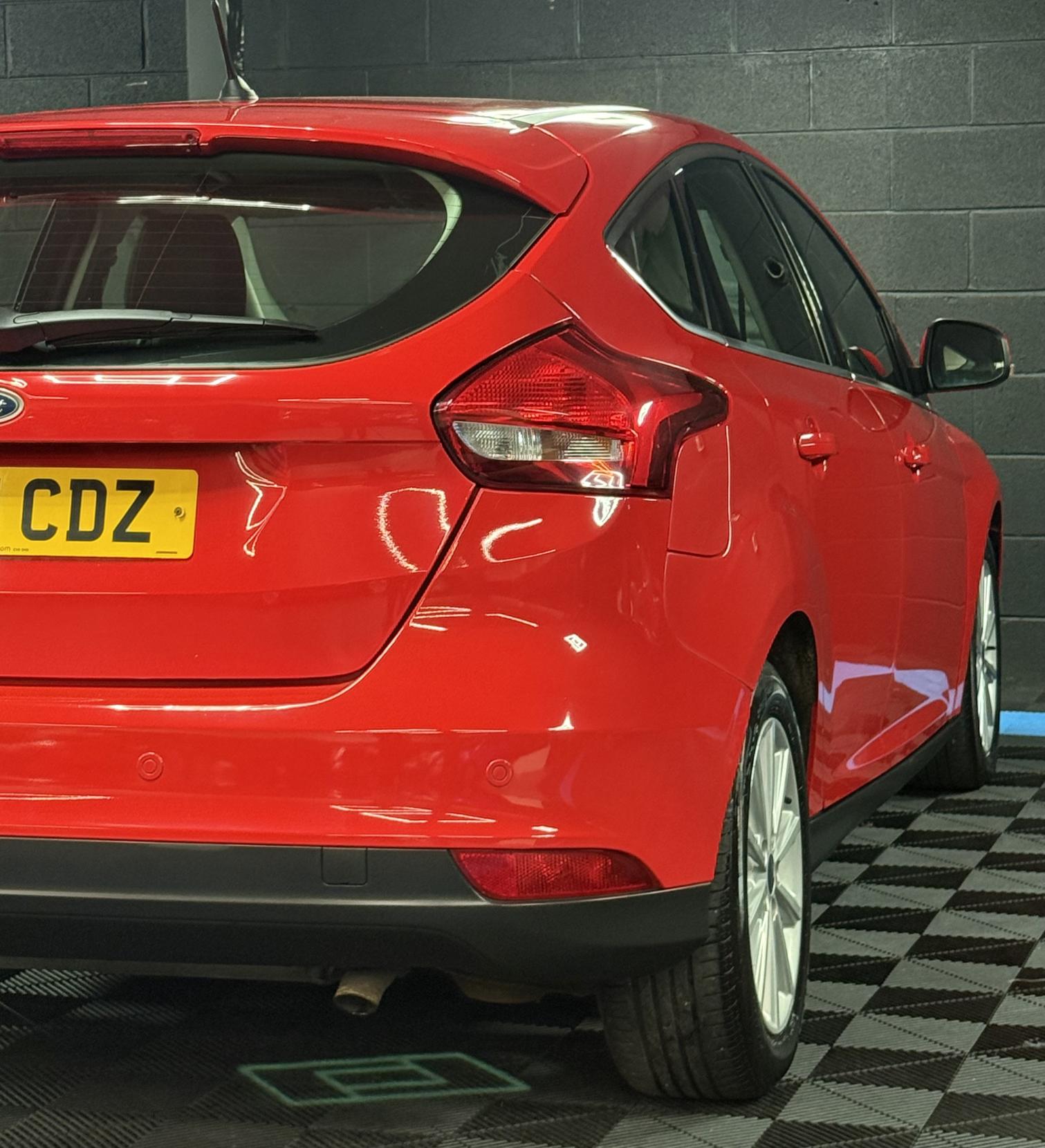 Ford Focus 1.6 Titanium Hatchback 5dr Petrol Powershift Euro 6 (125 ps)