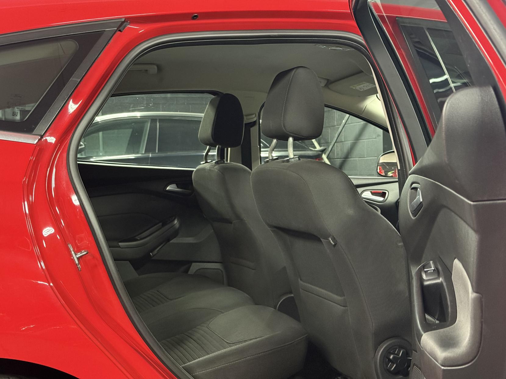 Ford Focus 1.6 Titanium Hatchback 5dr Petrol Powershift Euro 6 (125 ps)