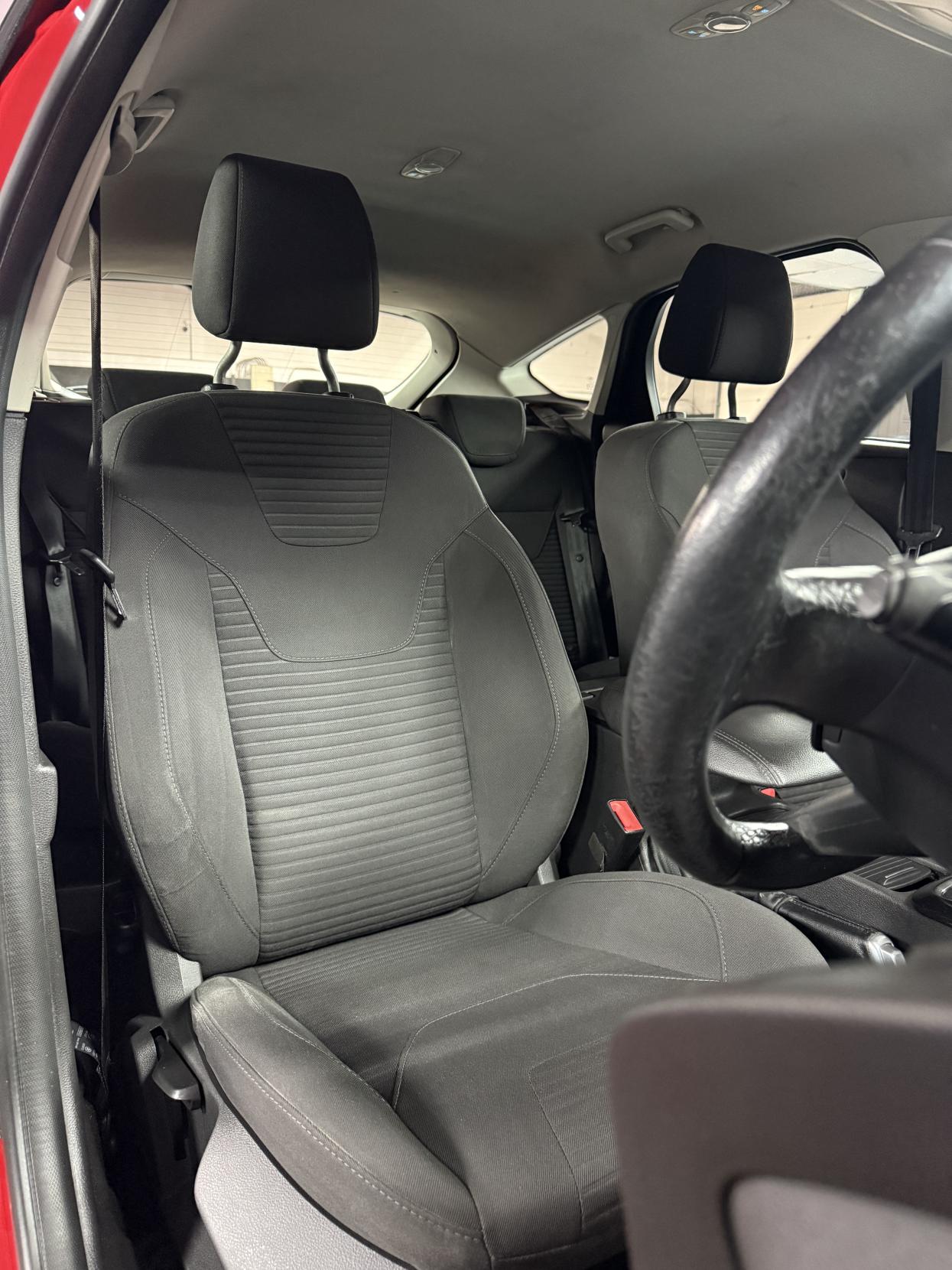 Ford Focus 1.6 Titanium Hatchback 5dr Petrol Powershift Euro 6 (125 ps)