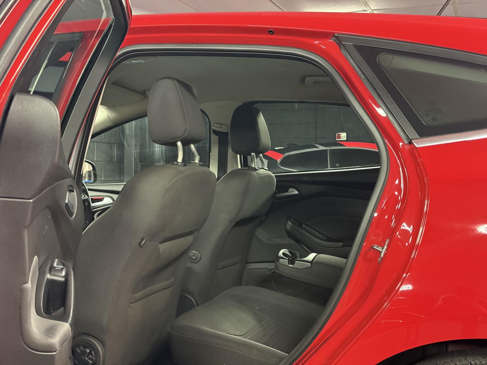 Ford Focus 1.6 Titanium Hatchback 5dr Petrol Powershift Euro 6 (125 ps)