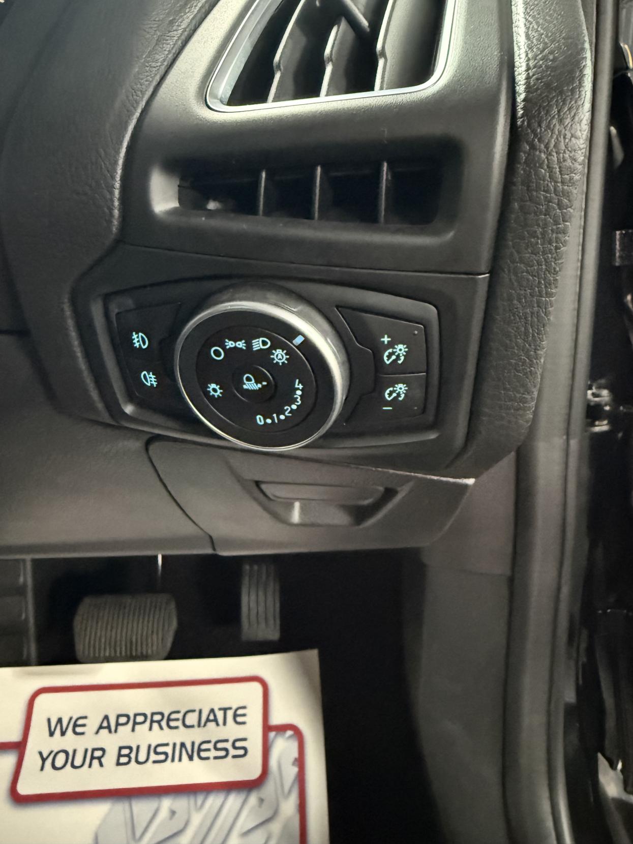 Ford Focus 1.6 Titanium Hatchback 5dr Petrol Powershift Euro 6 (125 ps)