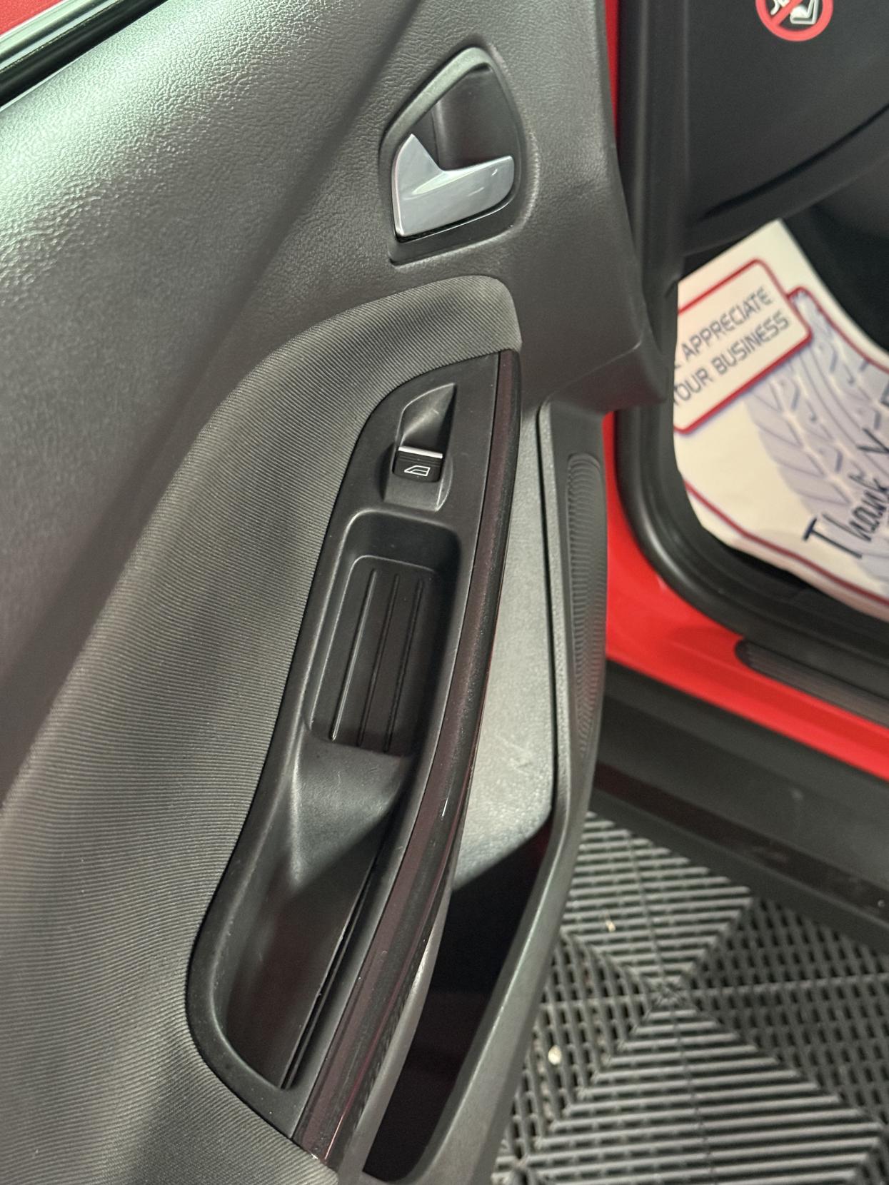 Ford Focus 1.6 Titanium Hatchback 5dr Petrol Powershift Euro 6 (125 ps)