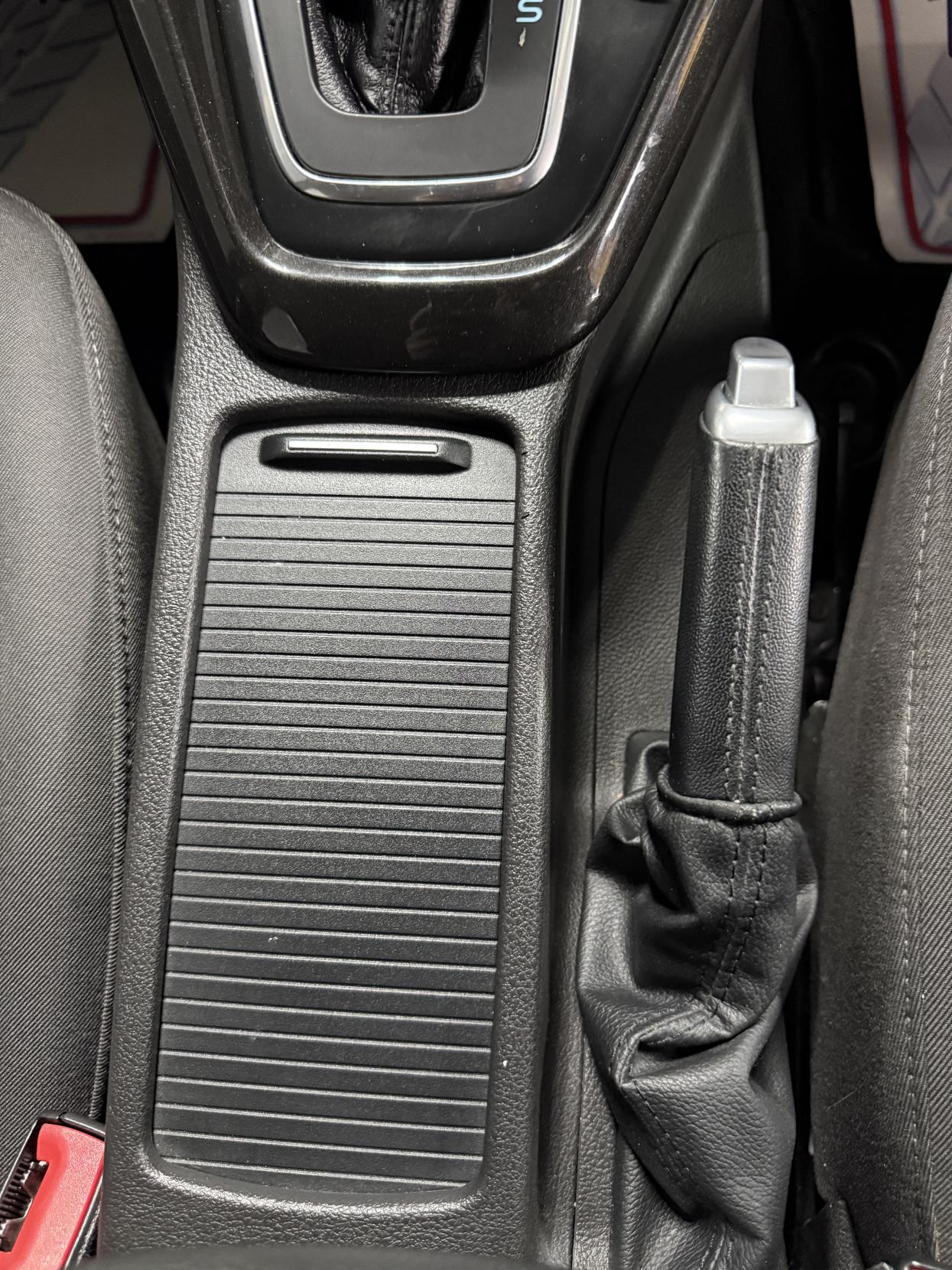 Ford Focus 1.6 Titanium Hatchback 5dr Petrol Powershift Euro 6 (125 ps)