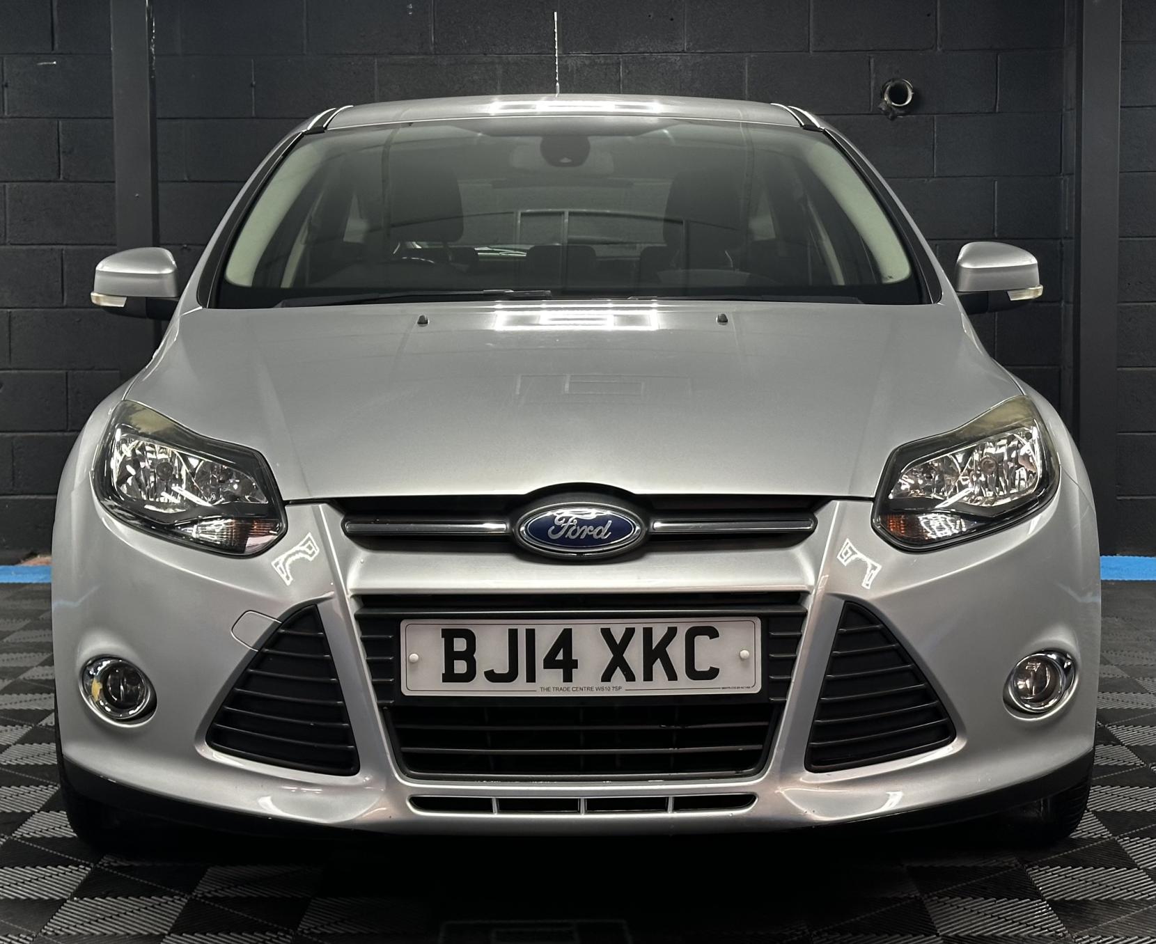 Ford Focus 1.6 Zetec Hatchback 5dr Petrol Powershift Euro 5 (125 ps)