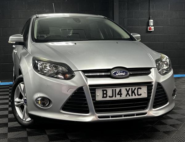 Ford Focus 1.6 Zetec Hatchback 5dr Petrol Powershift Euro 5 (125 ps)
