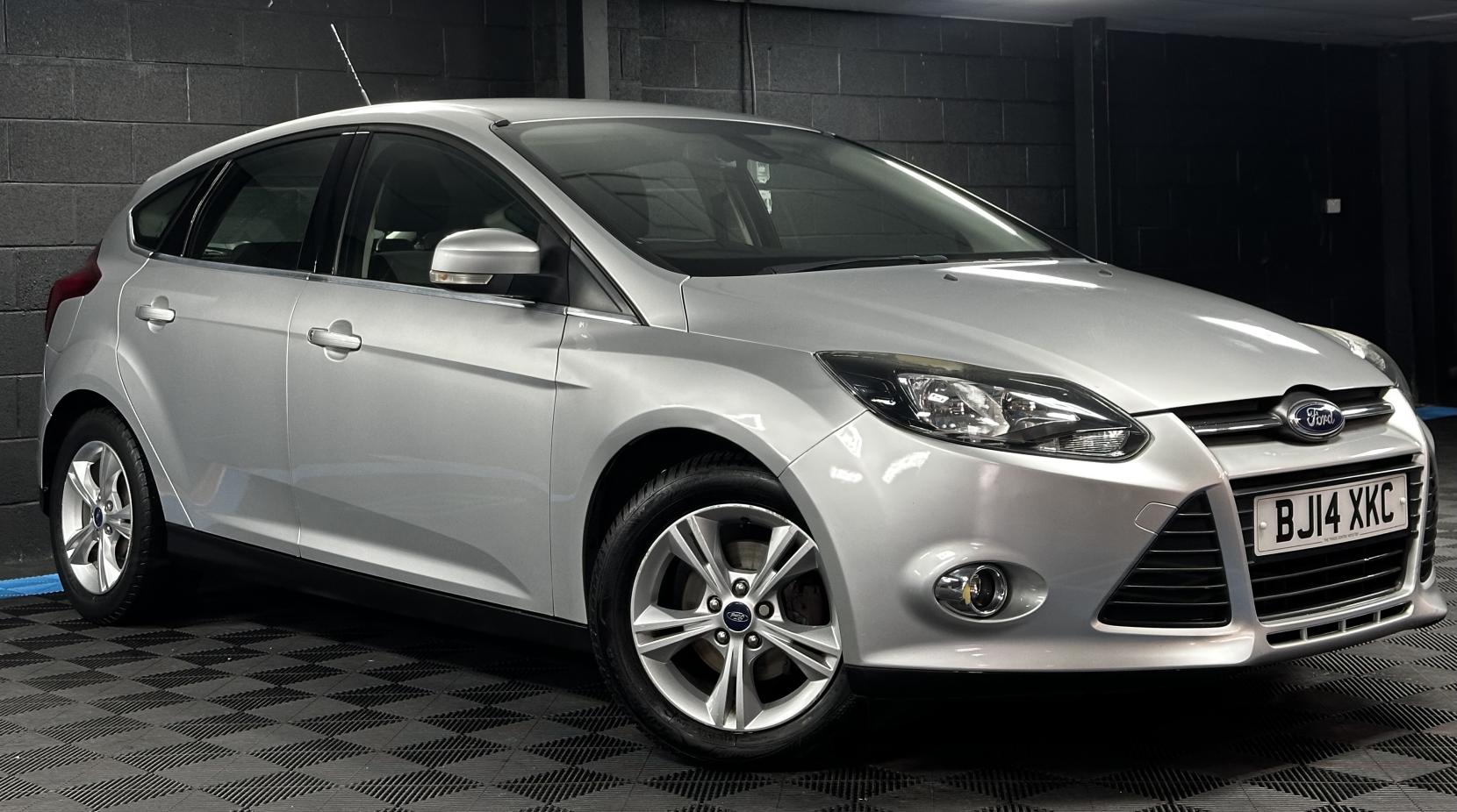 Ford Focus 1.6 Zetec Hatchback 5dr Petrol Powershift Euro 5 (125 ps)