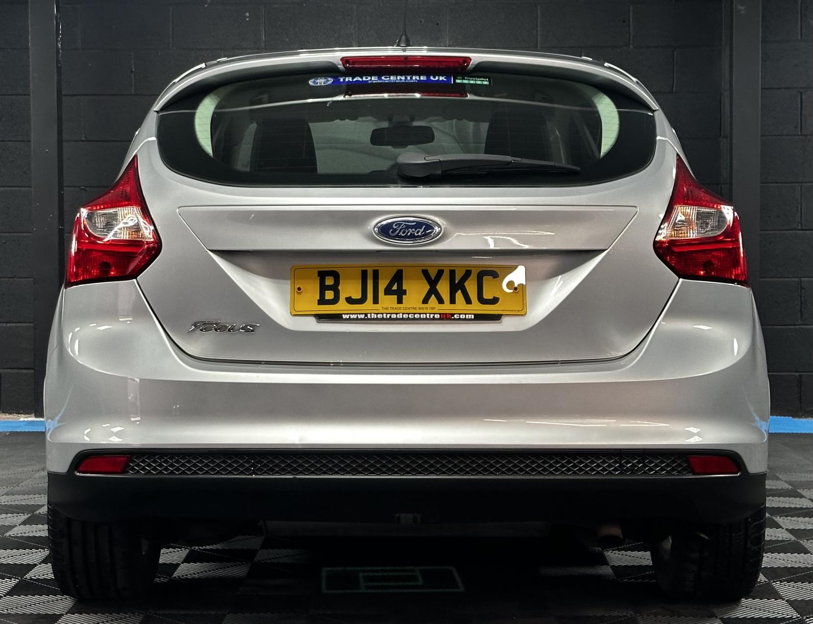 Ford Focus 1.6 Zetec Hatchback 5dr Petrol Powershift Euro 5 (125 ps)