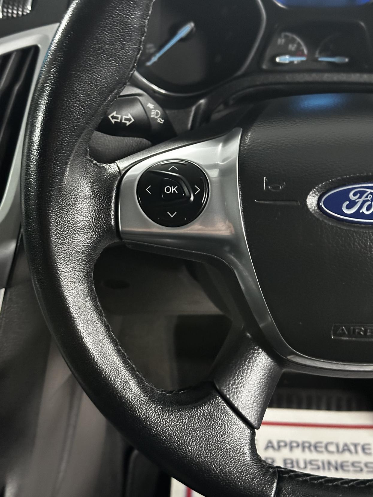 Ford Focus 1.6 Zetec Hatchback 5dr Petrol Powershift Euro 5 (125 ps)