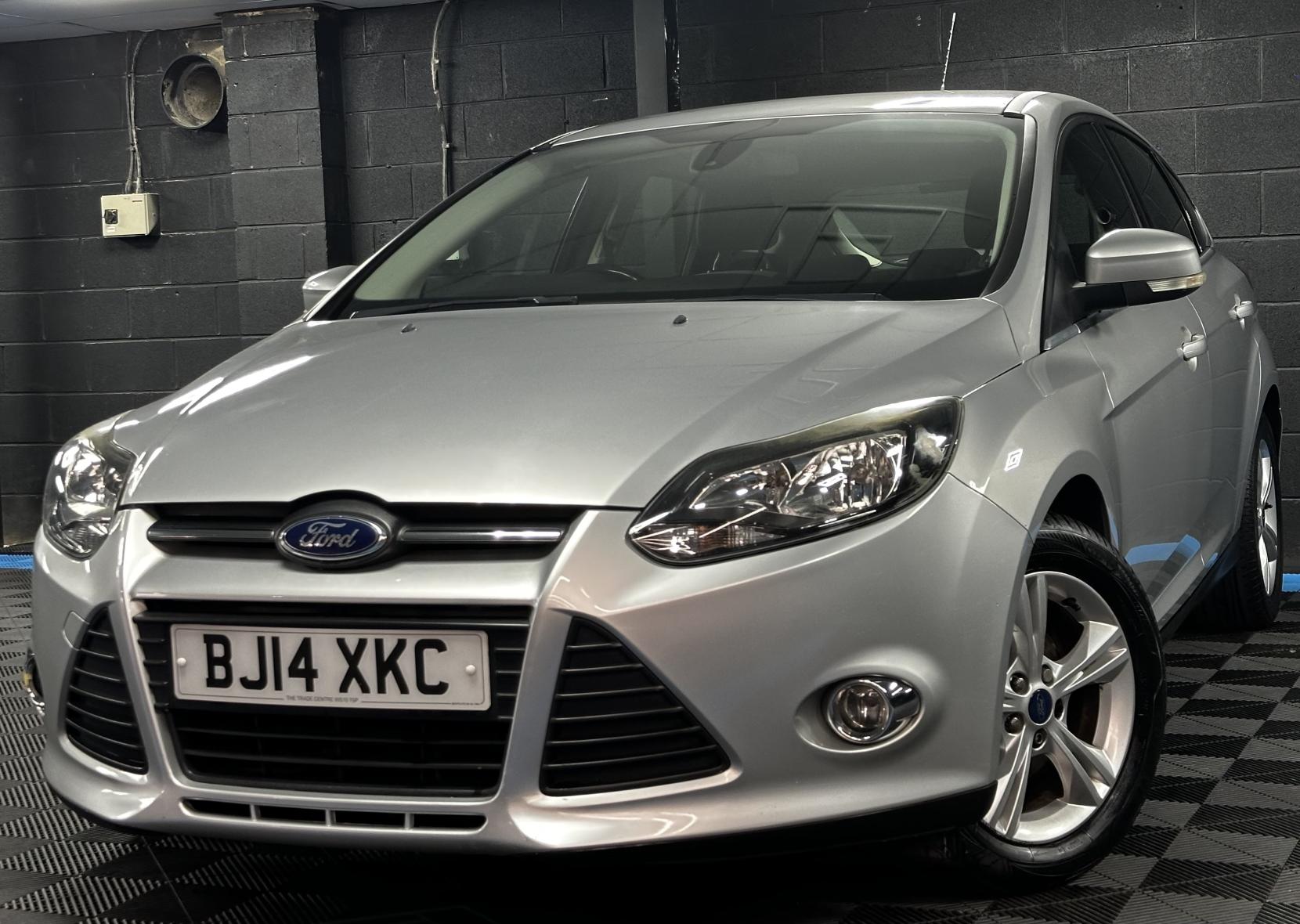 Ford Focus 1.6 Zetec Hatchback 5dr Petrol Powershift Euro 5 (125 ps)