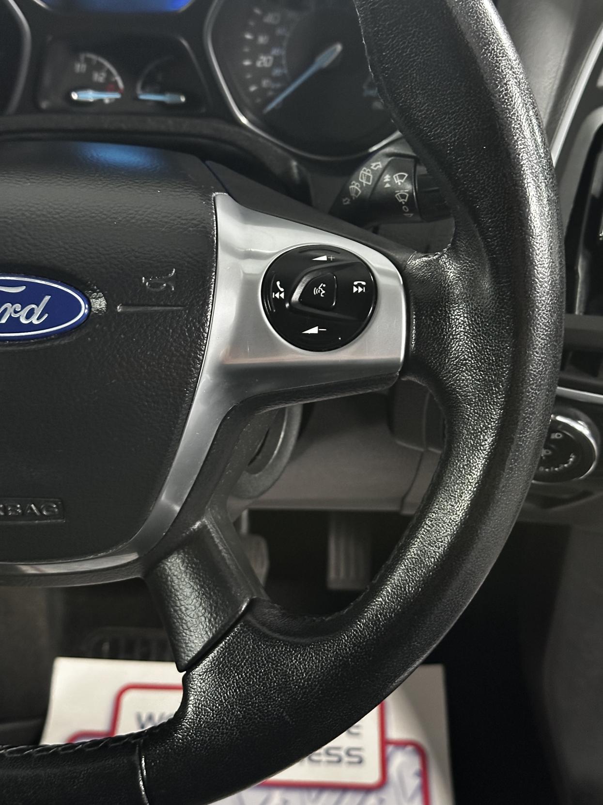Ford Focus 1.6 Zetec Hatchback 5dr Petrol Powershift Euro 5 (125 ps)