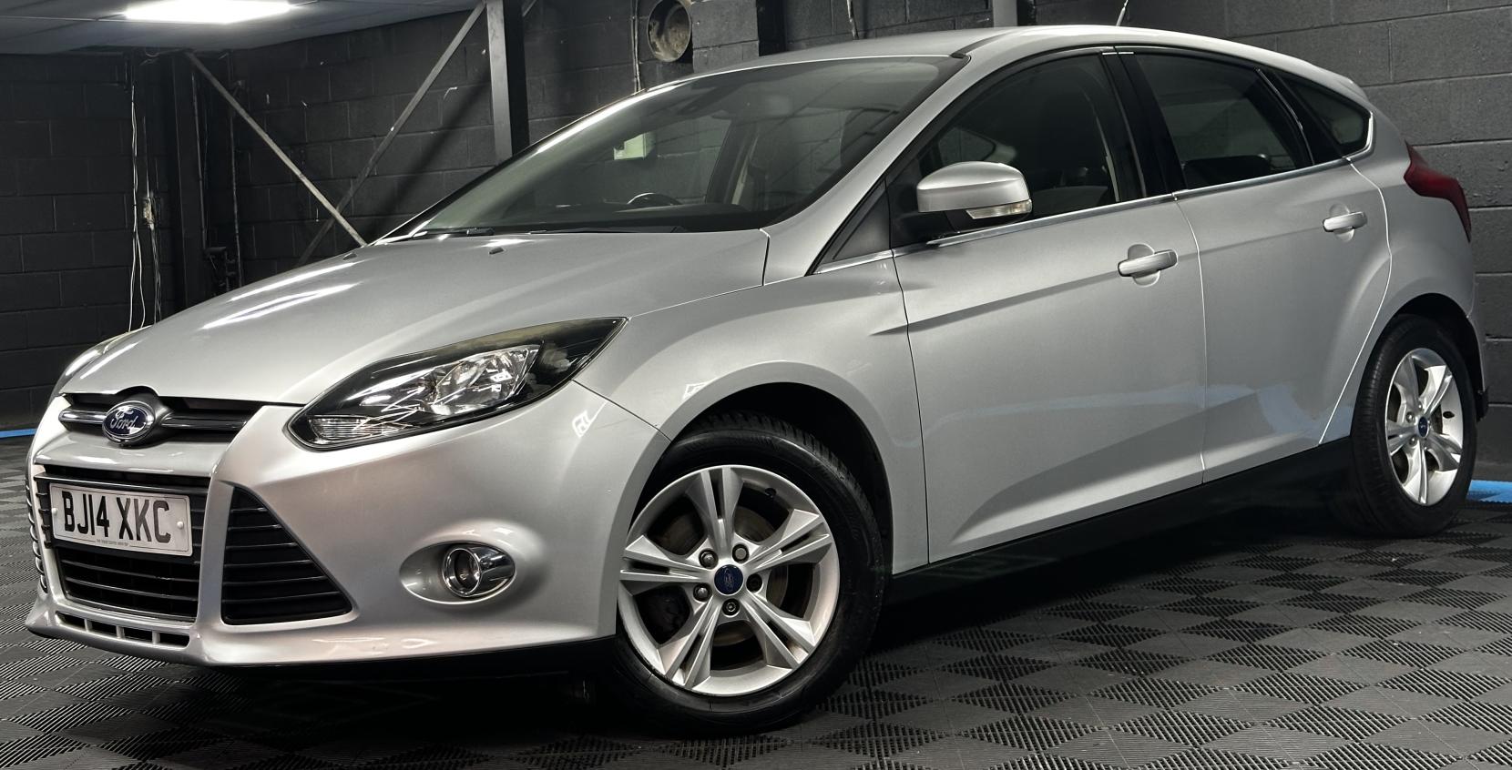 Ford Focus 1.6 Zetec Hatchback 5dr Petrol Powershift Euro 5 (125 ps)