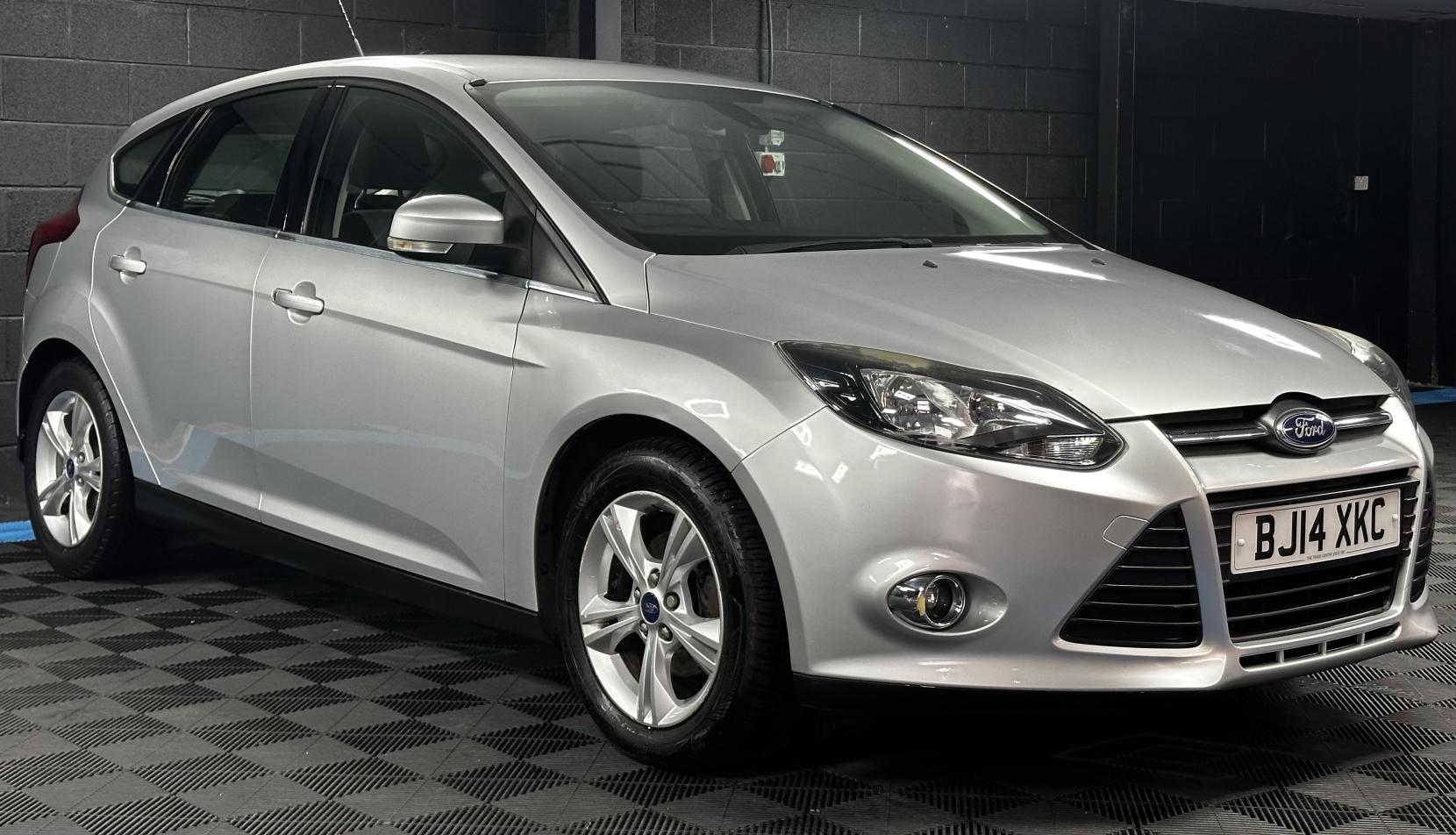 Ford Focus 1.6 Zetec Hatchback 5dr Petrol Powershift Euro 5 (125 ps)