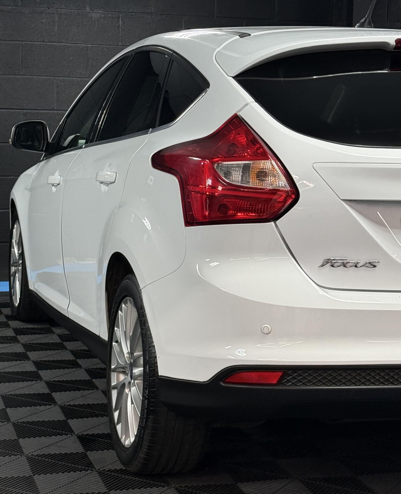 Ford Focus 2.0 TDCi Zetec Hatchback 5dr Diesel Powershift Euro 5 (140 ps)