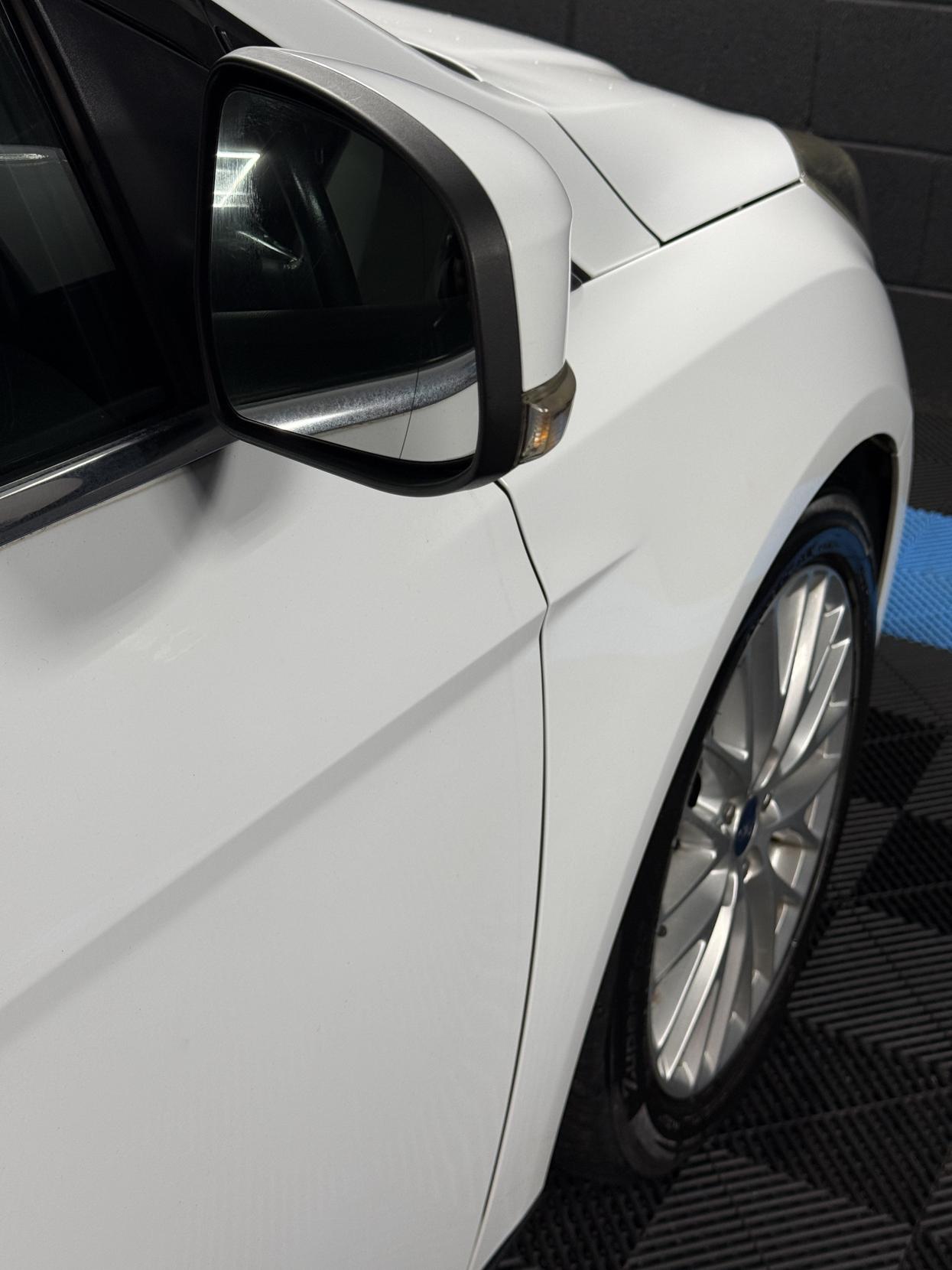 Ford Focus 2.0 TDCi Zetec Hatchback 5dr Diesel Powershift Euro 5 (140 ps)