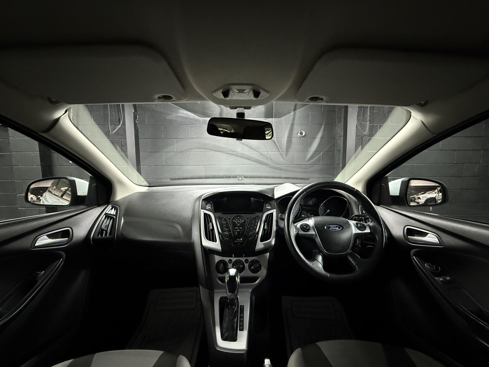 Ford Focus 2.0 TDCi Zetec Hatchback 5dr Diesel Powershift Euro 5 (140 ps)