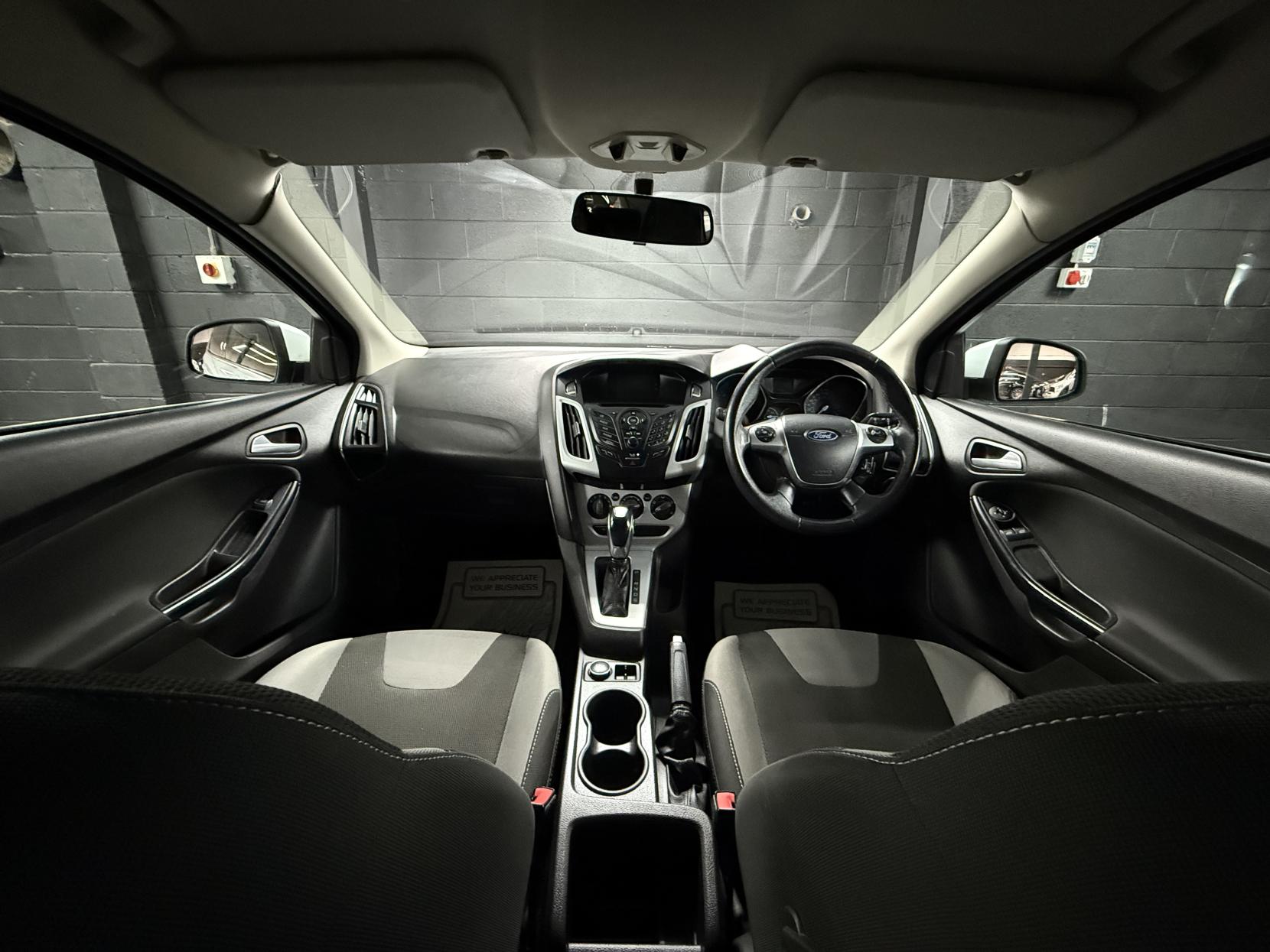 Ford Focus 2.0 TDCi Zetec Hatchback 5dr Diesel Powershift Euro 5 (140 ps)