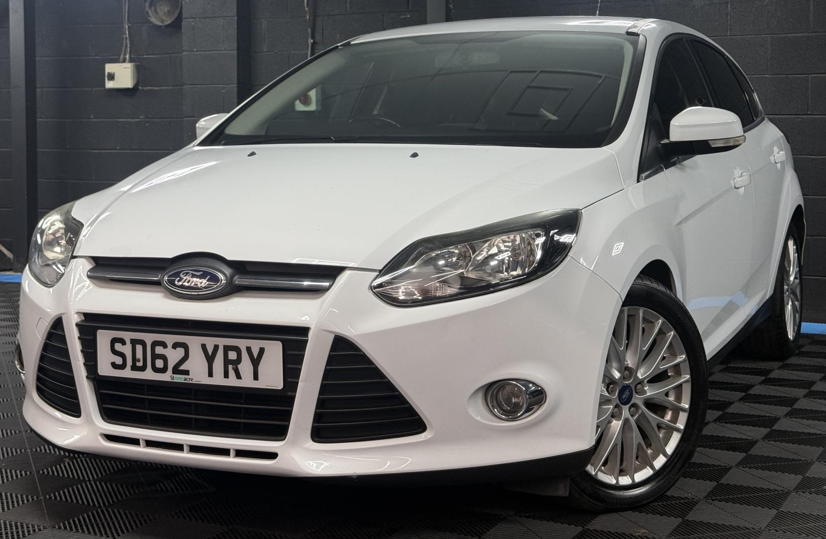 Ford Focus 2.0 TDCi Zetec Hatchback 5dr Diesel Powershift Euro 5 (140 ps)