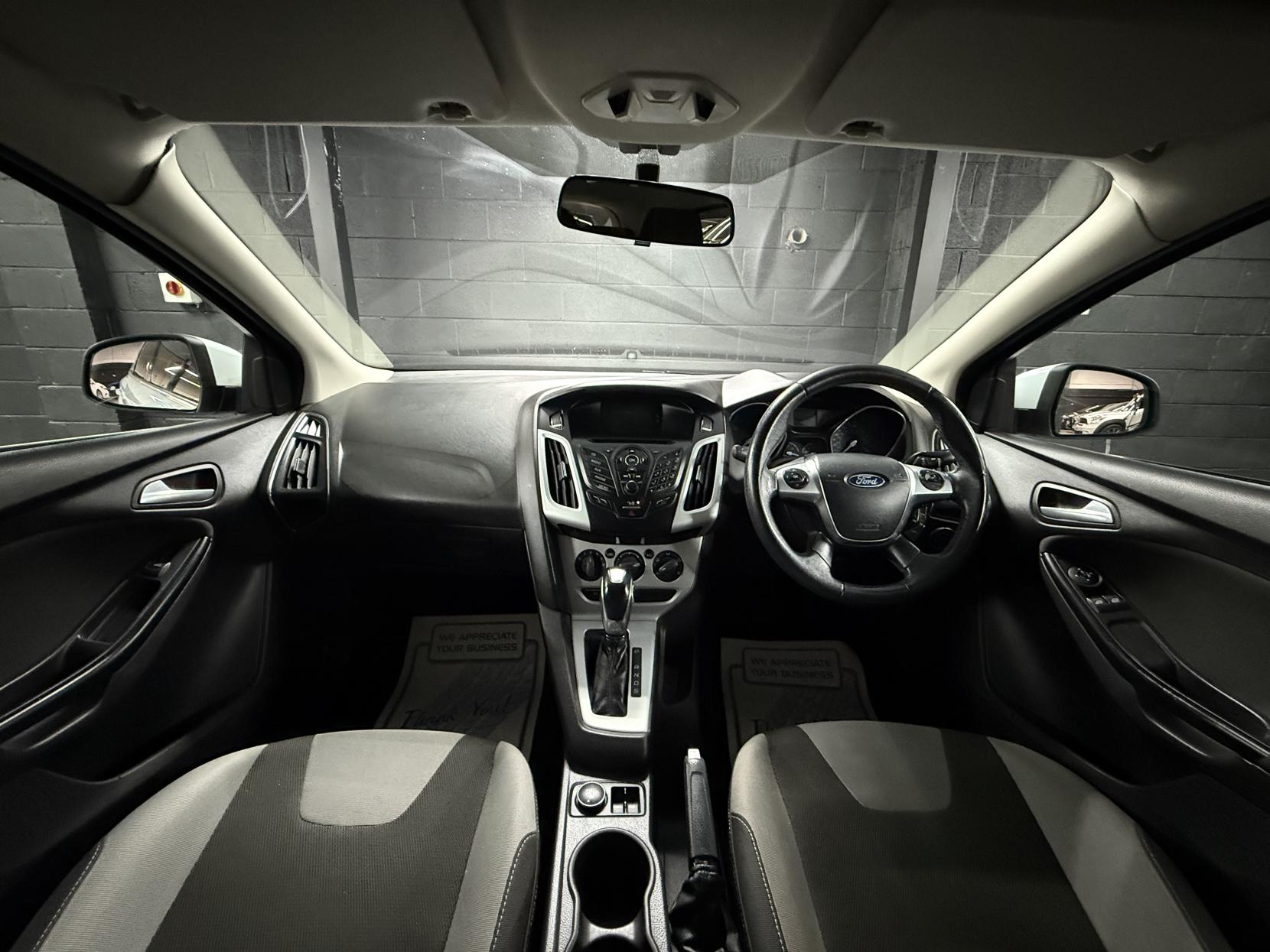 Ford Focus 2.0 TDCi Zetec Hatchback 5dr Diesel Powershift Euro 5 (140 ps)