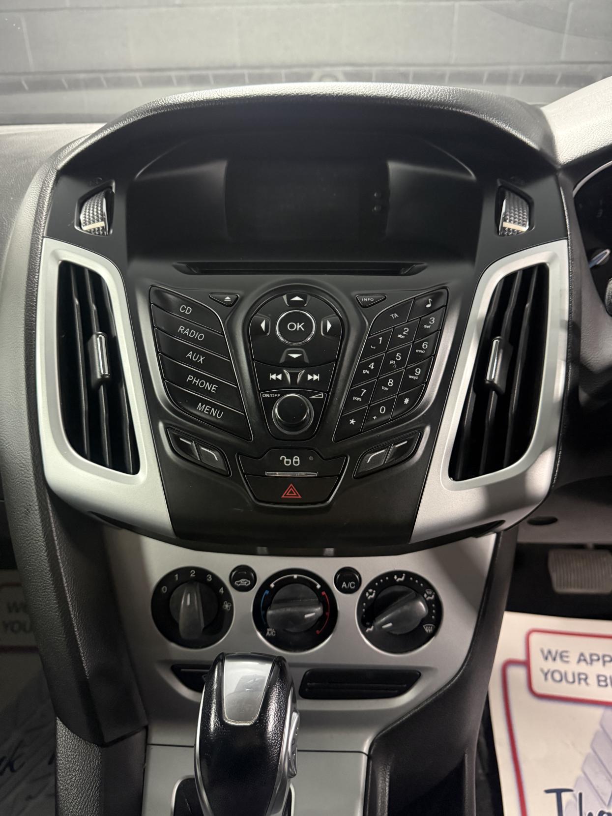 Ford Focus 2.0 TDCi Zetec Hatchback 5dr Diesel Powershift Euro 5 (140 ps)