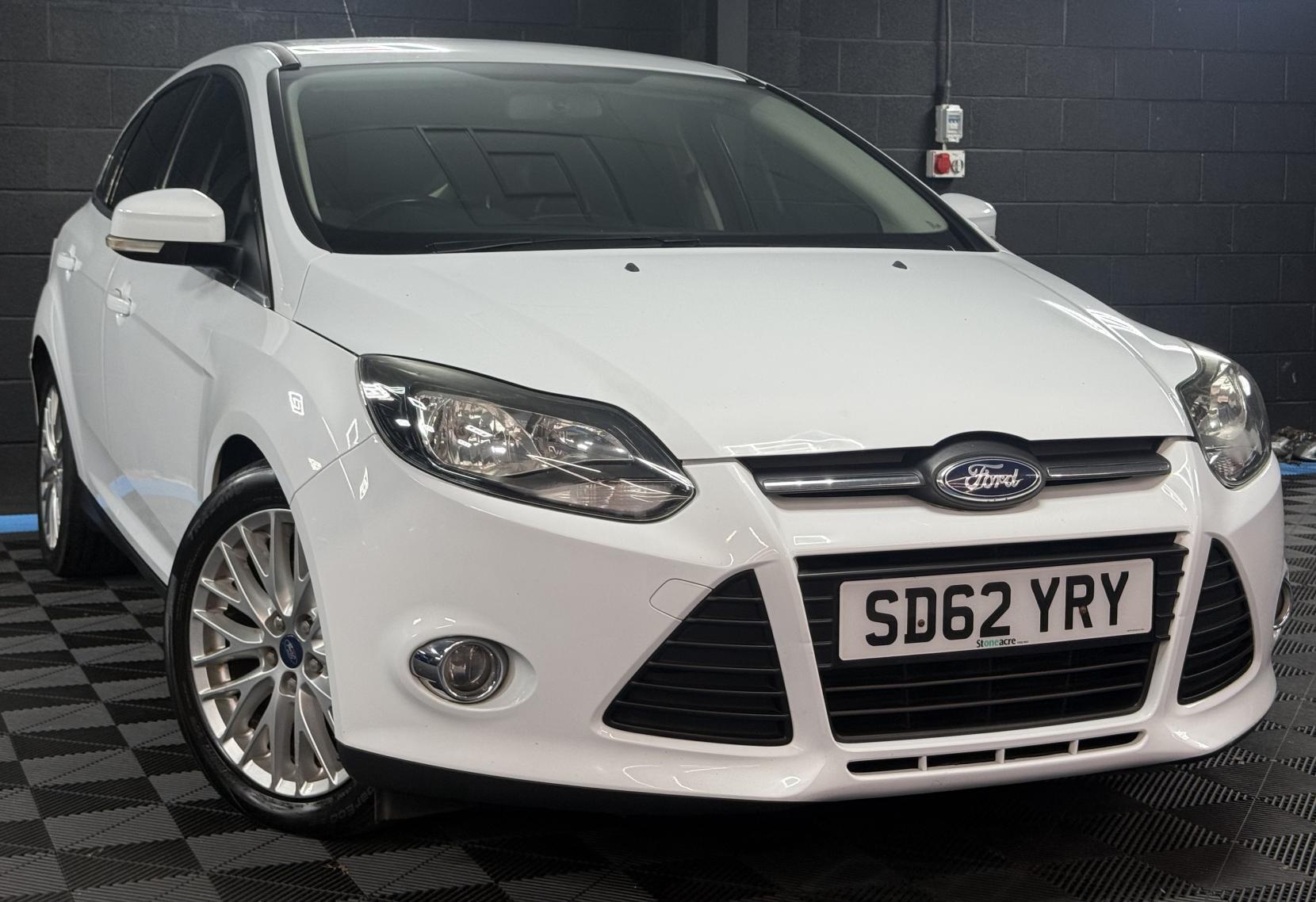 Ford Focus 2.0 TDCi Zetec Hatchback 5dr Diesel Powershift Euro 5 (140 ps)