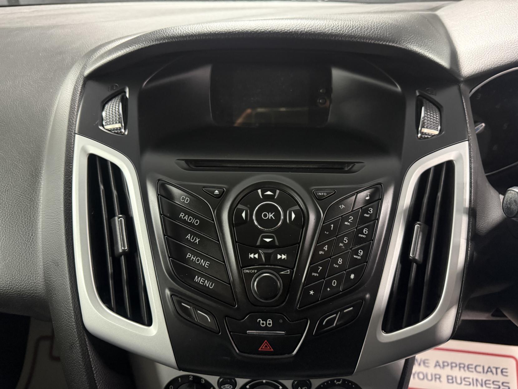 Ford Focus 2.0 TDCi Zetec Hatchback 5dr Diesel Powershift Euro 5 (140 ps)