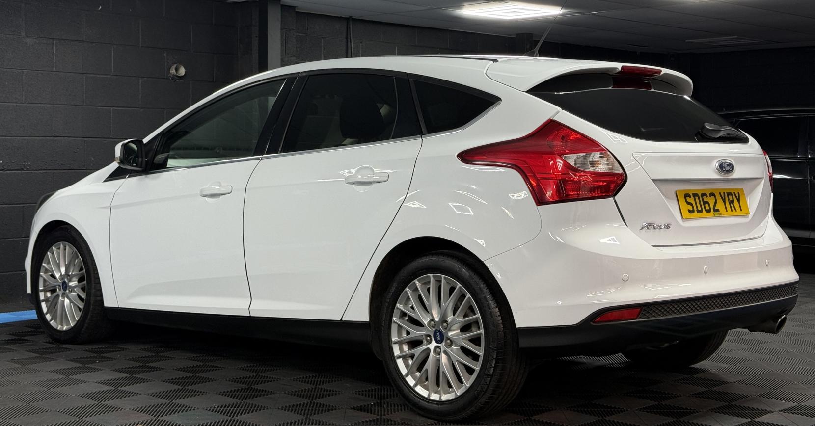 Ford Focus 2.0 TDCi Zetec Hatchback 5dr Diesel Powershift Euro 5 (140 ps)