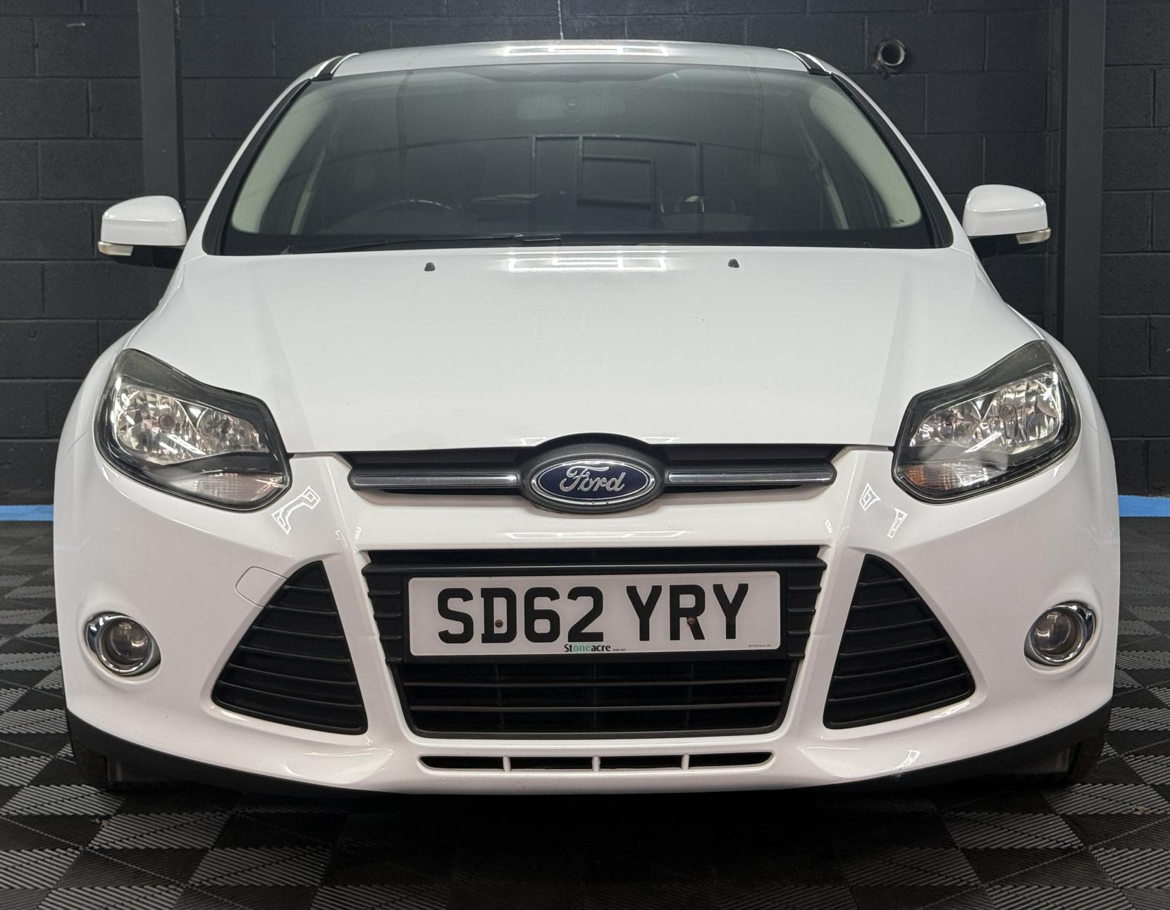 Ford Focus 2.0 TDCi Zetec Hatchback 5dr Diesel Powershift Euro 5 (140 ps)