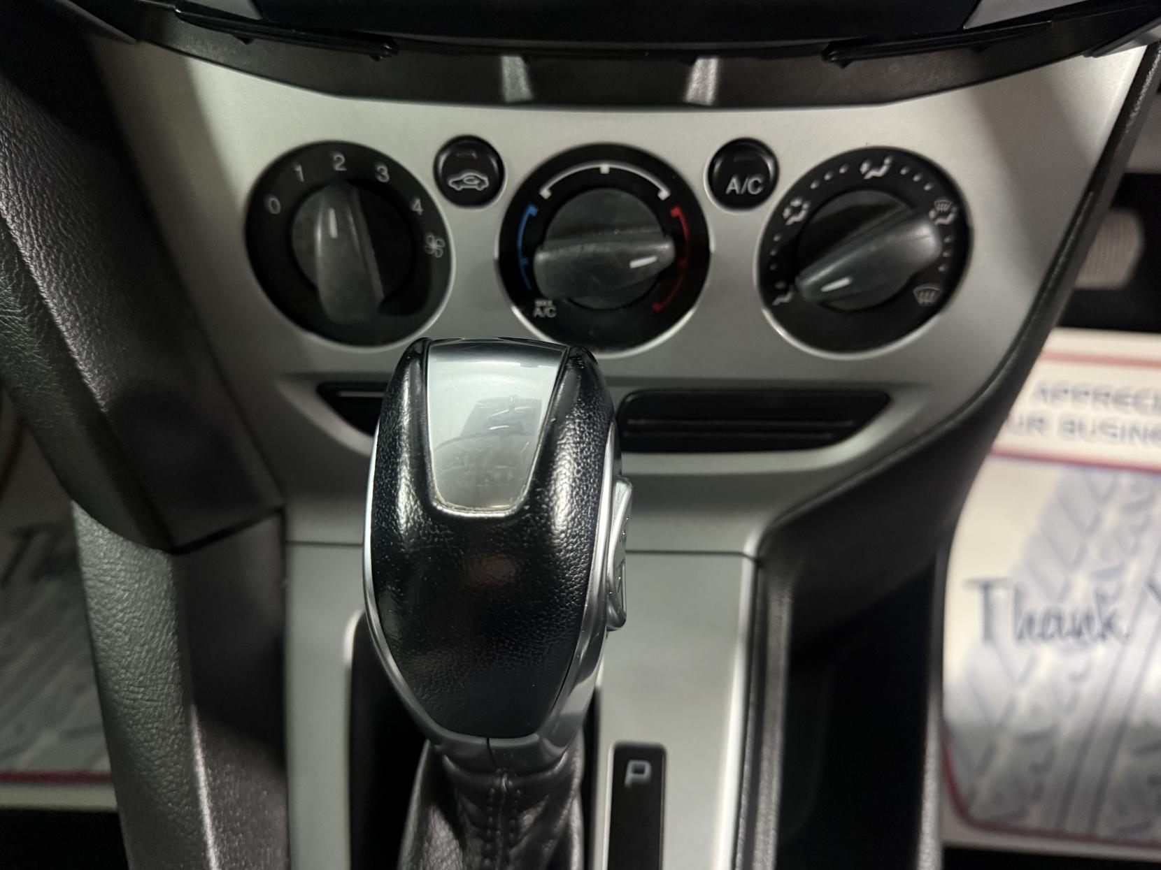 Ford Focus 2.0 TDCi Zetec Hatchback 5dr Diesel Powershift Euro 5 (140 ps)