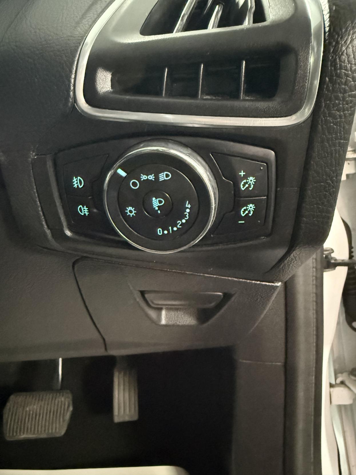 Ford Focus 2.0 TDCi Zetec Hatchback 5dr Diesel Powershift Euro 5 (140 ps)