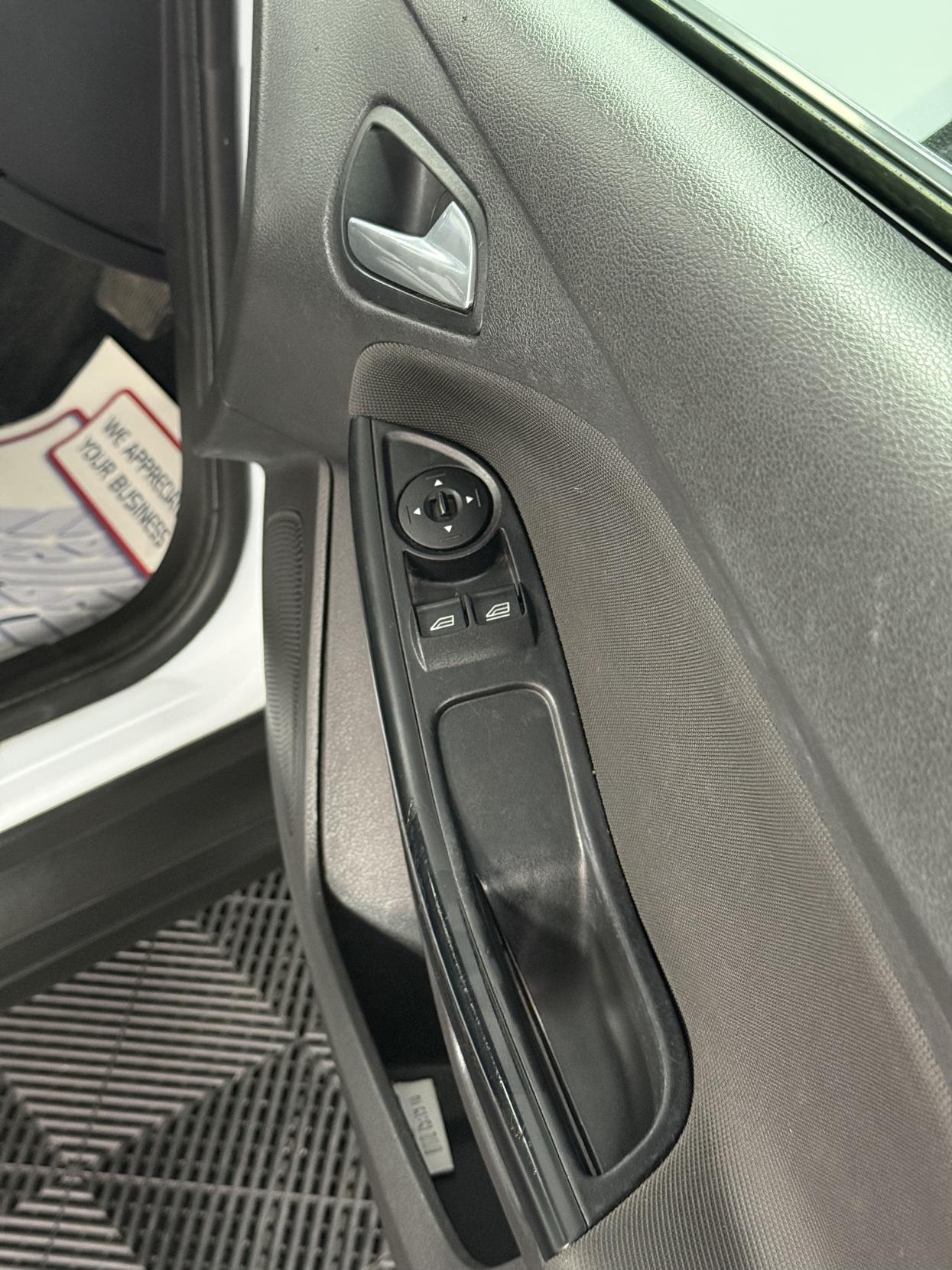 Ford Focus 2.0 TDCi Zetec Hatchback 5dr Diesel Powershift Euro 5 (140 ps)