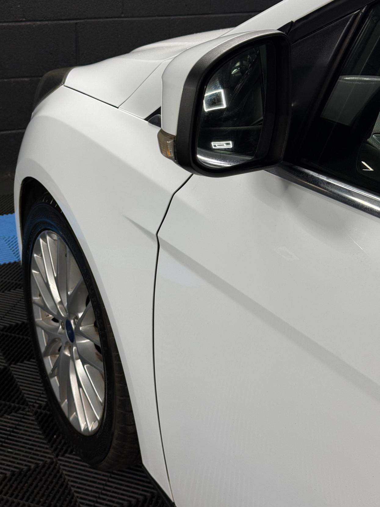 Ford Focus 2.0 TDCi Zetec Hatchback 5dr Diesel Powershift Euro 5 (140 ps)