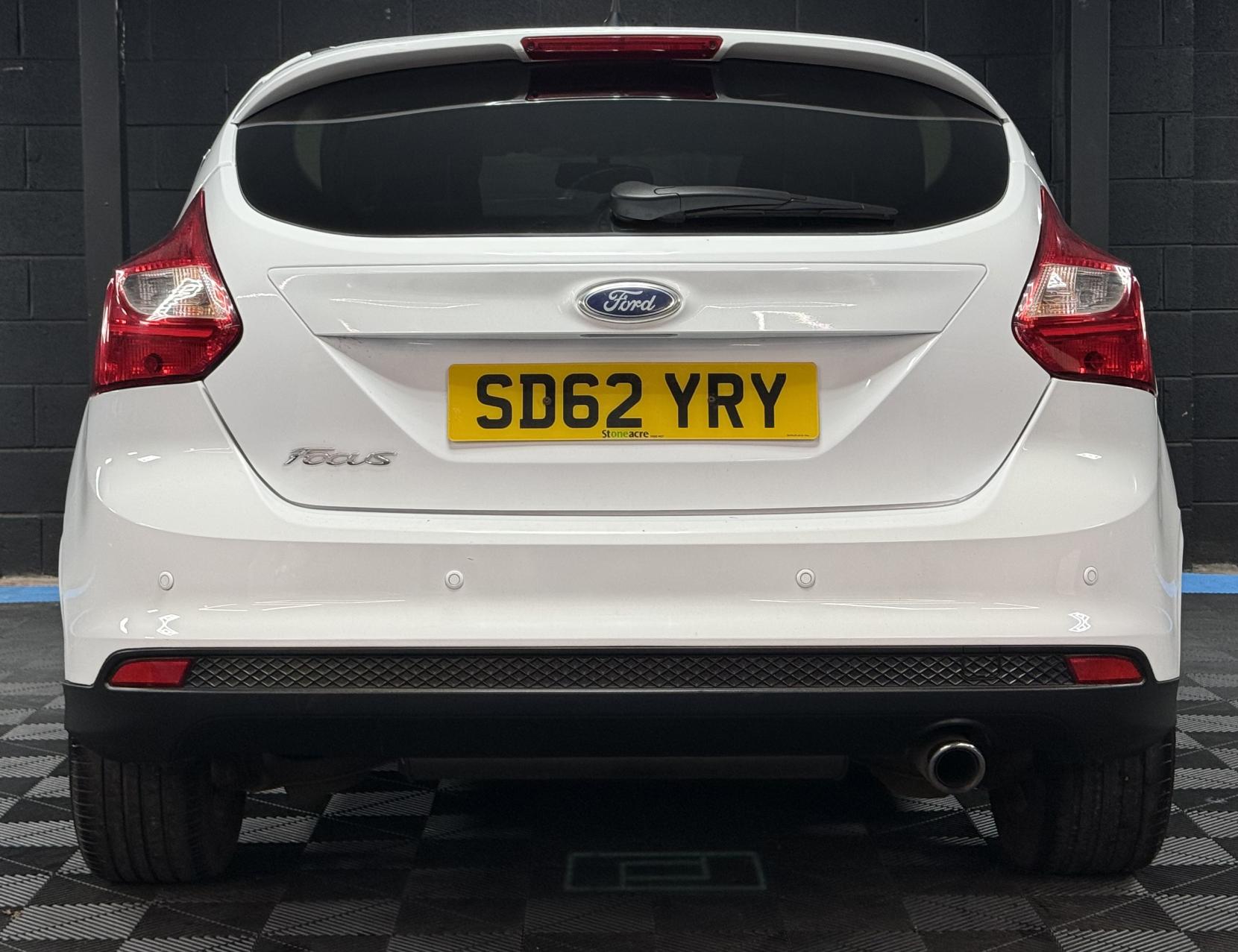 Ford Focus 2.0 TDCi Zetec Hatchback 5dr Diesel Powershift Euro 5 (140 ps)