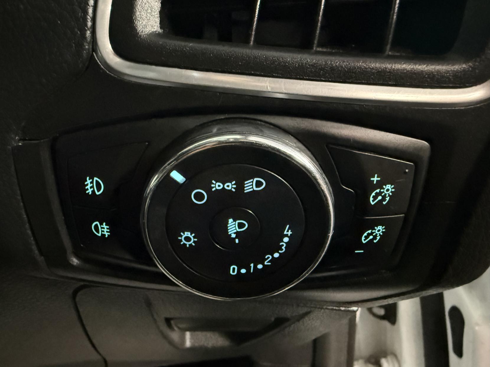 Ford Focus 2.0 TDCi Zetec Hatchback 5dr Diesel Powershift Euro 5 (140 ps)