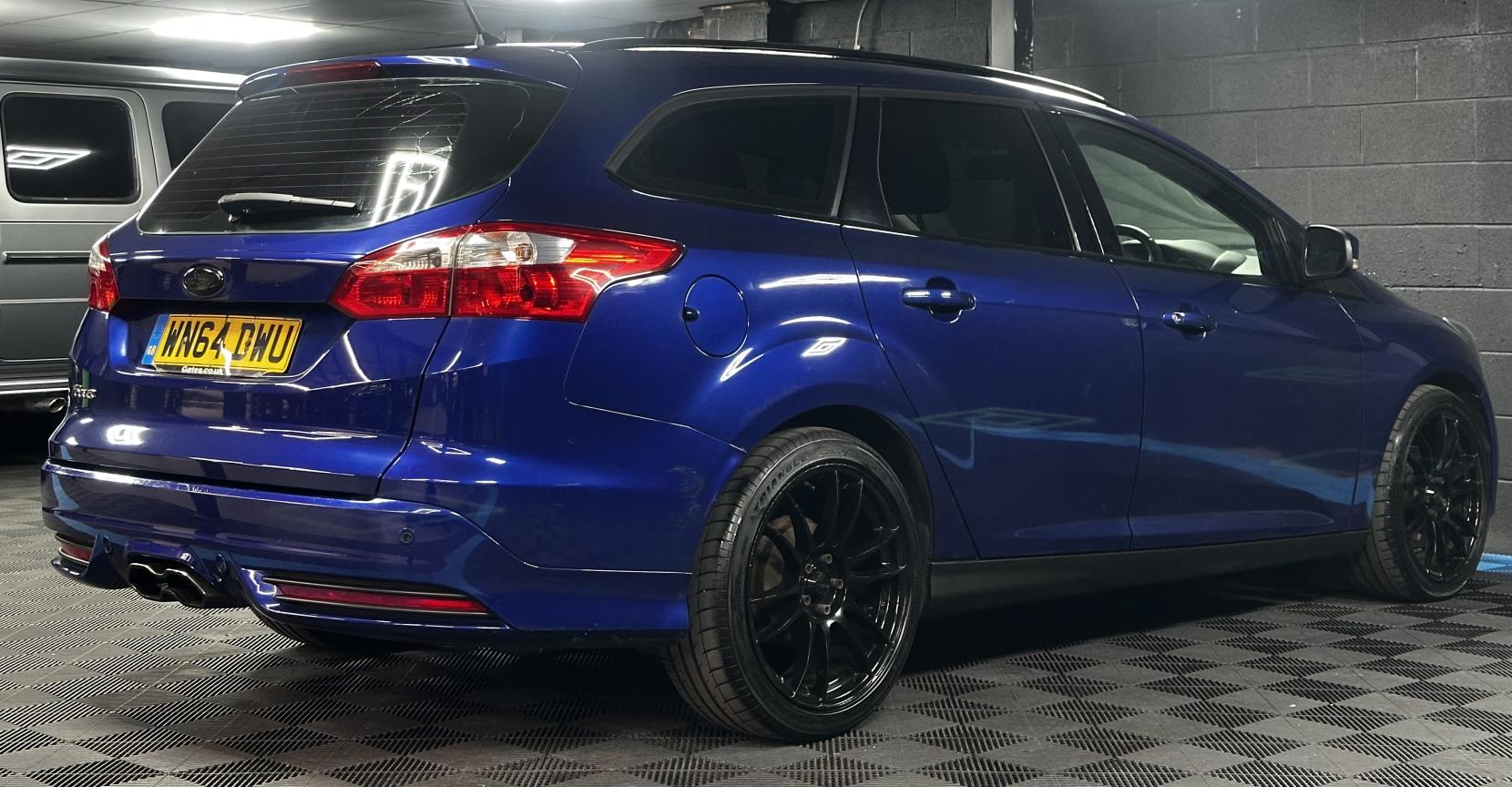 Ford Focus 1.6 Zetec Navigator Estate 5dr Petrol Powershift Euro 5 (125 ps)