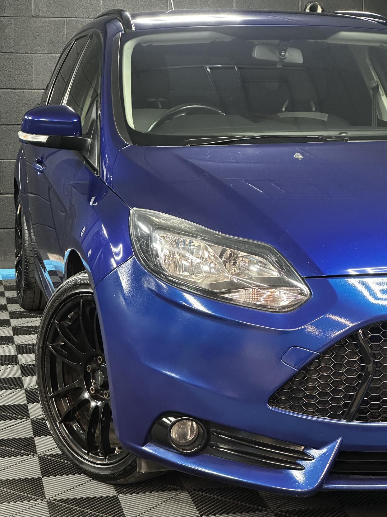 Ford Focus 1.6 Zetec Navigator Estate 5dr Petrol Powershift Euro 5 (125 ps)