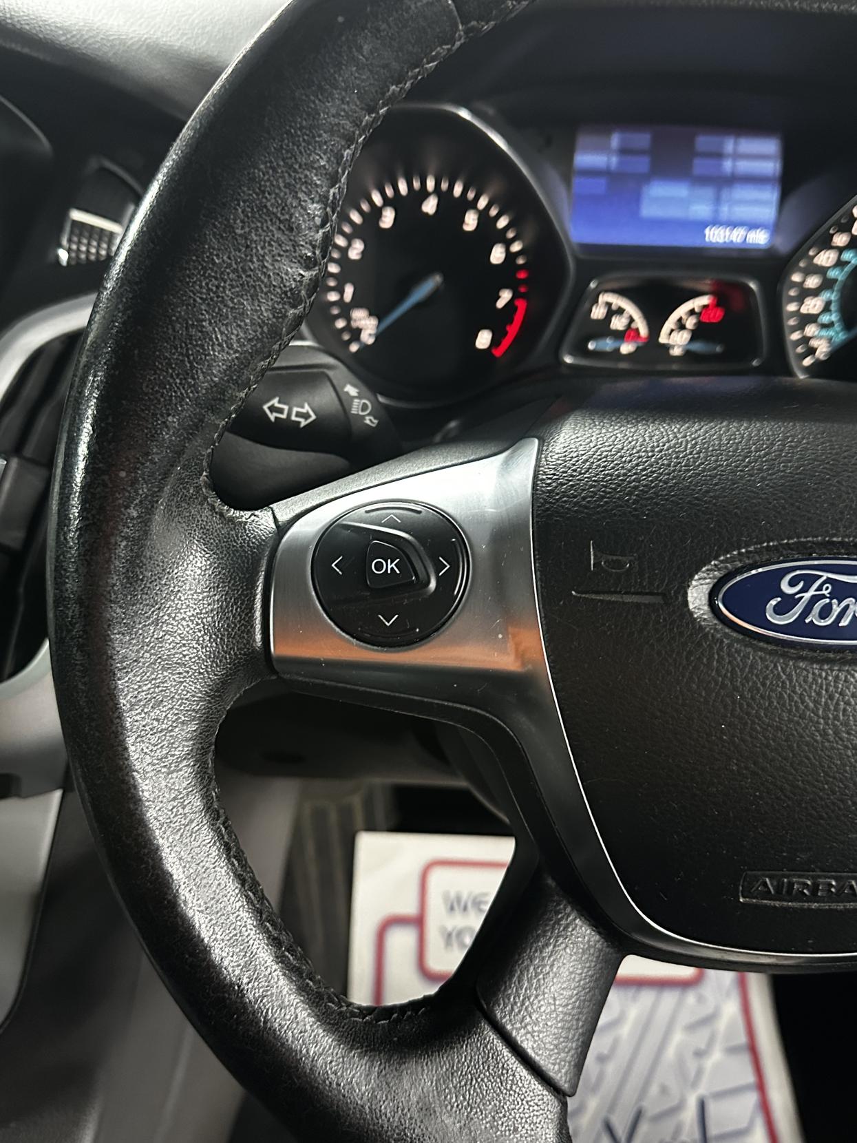 Ford Focus 1.6 Zetec Navigator Estate 5dr Petrol Powershift Euro 5 (125 ps)
