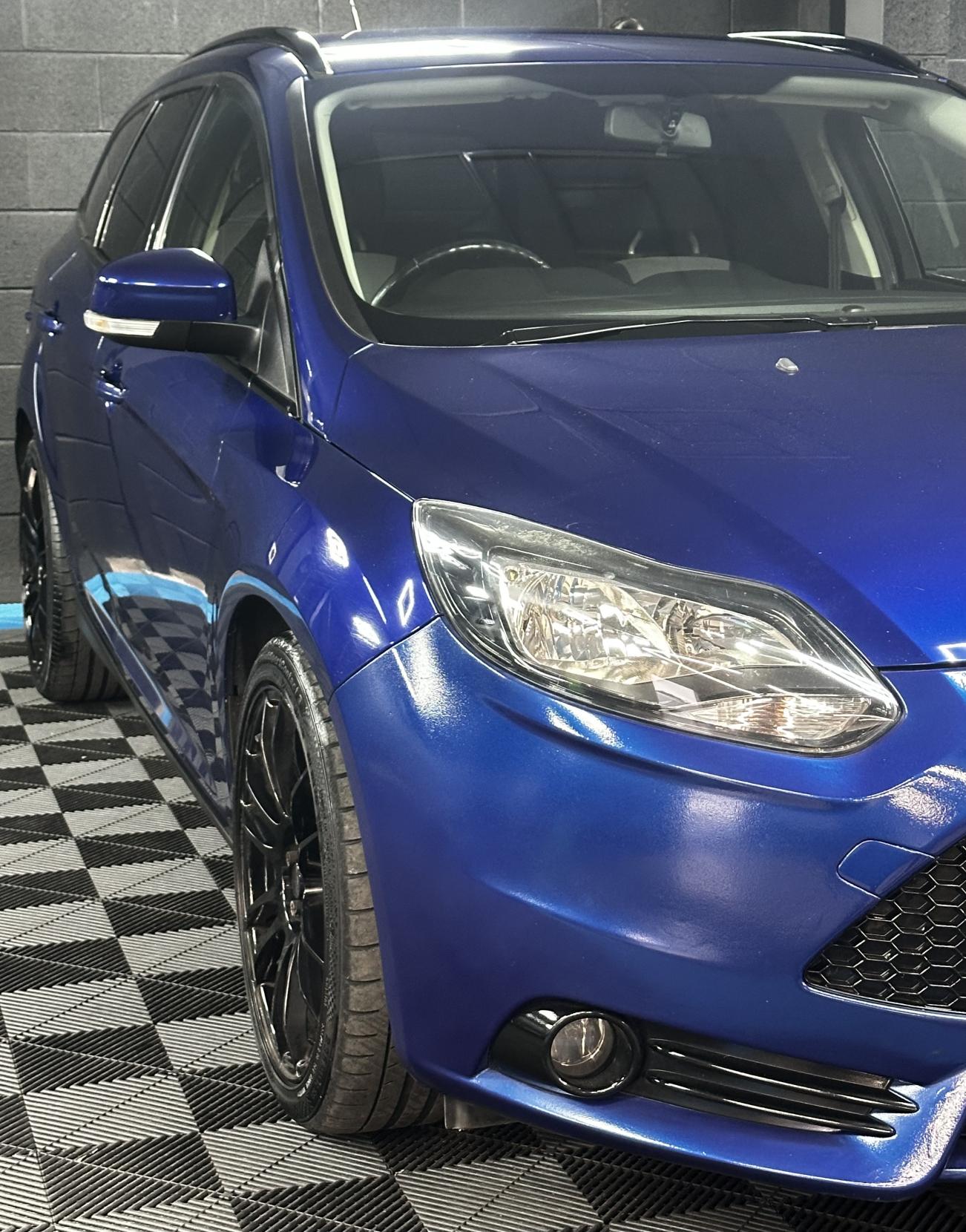 Ford Focus 1.6 Zetec Navigator Estate 5dr Petrol Powershift Euro 5 (125 ps)