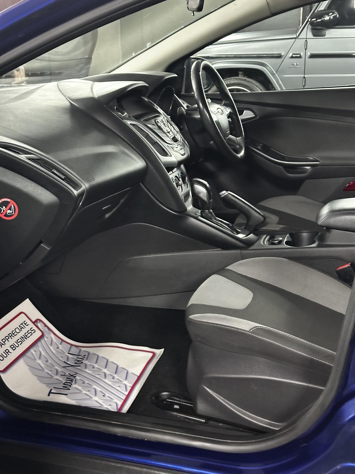 Ford Focus 1.6 Zetec Navigator Estate 5dr Petrol Powershift Euro 5 (125 ps)