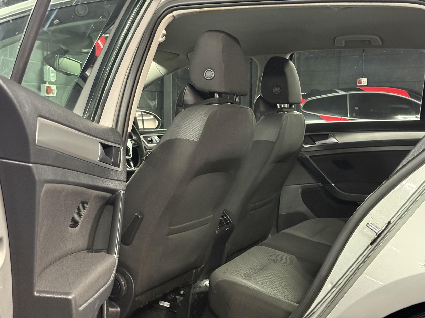 Volkswagen Golf 1.6 TDI BlueMotion Tech SE Hatchback 5dr Diesel DSG Euro 5 (s/s) (105 ps)