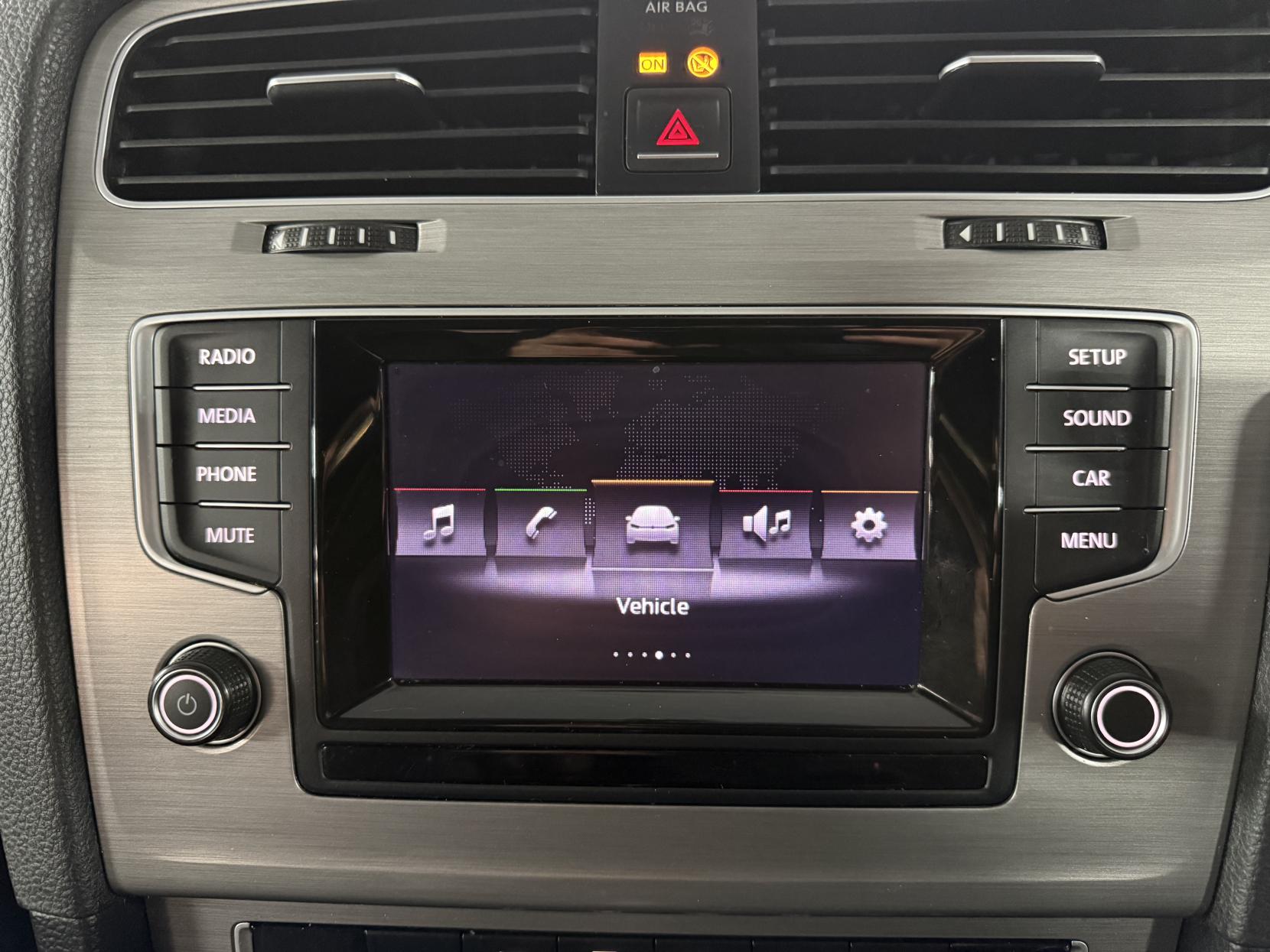 Volkswagen Golf 1.6 TDI BlueMotion Tech SE Hatchback 5dr Diesel DSG Euro 5 (s/s) (105 ps)