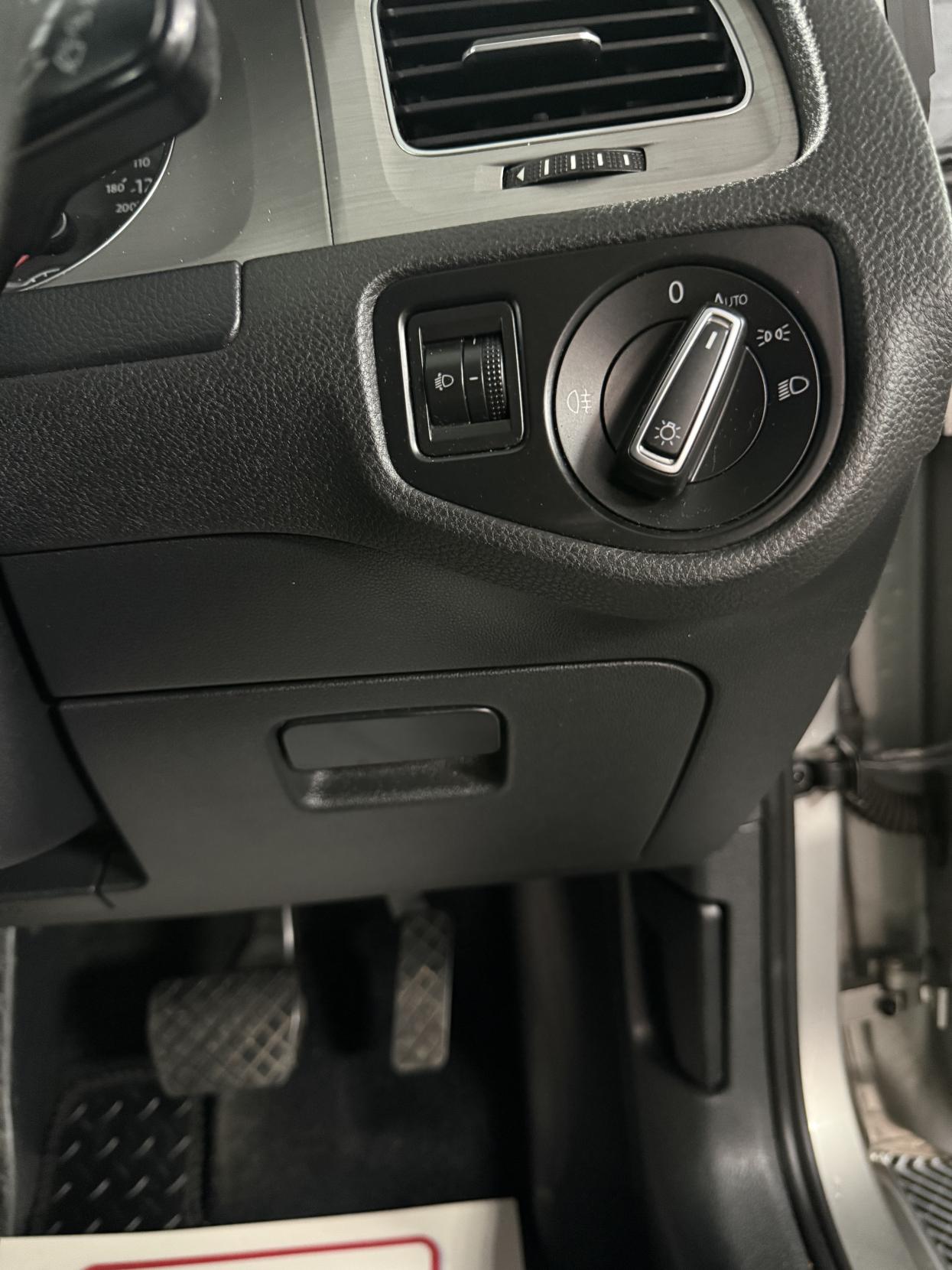 Volkswagen Golf 1.6 TDI BlueMotion Tech SE Hatchback 5dr Diesel DSG Euro 5 (s/s) (105 ps)