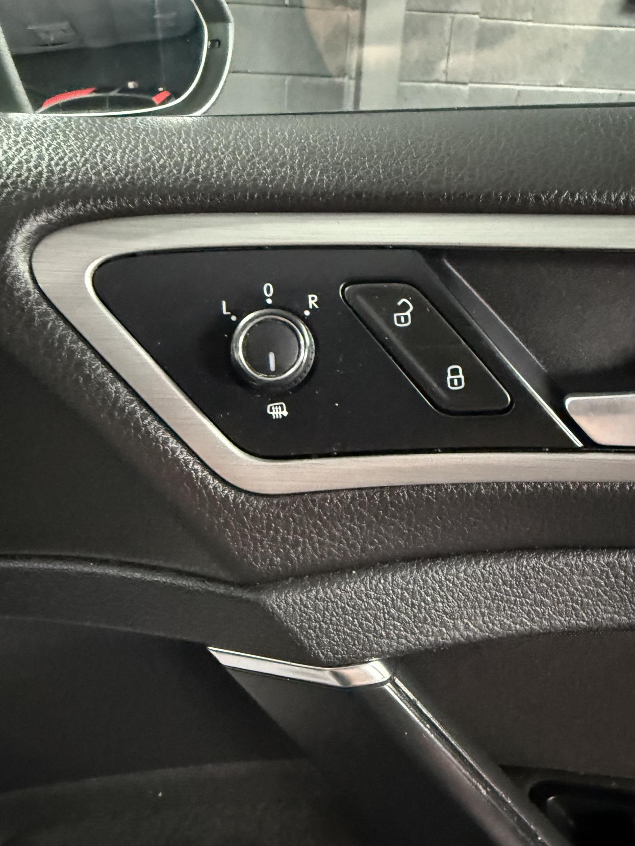 Volkswagen Golf 1.6 TDI BlueMotion Tech SE Hatchback 5dr Diesel DSG Euro 5 (s/s) (105 ps)