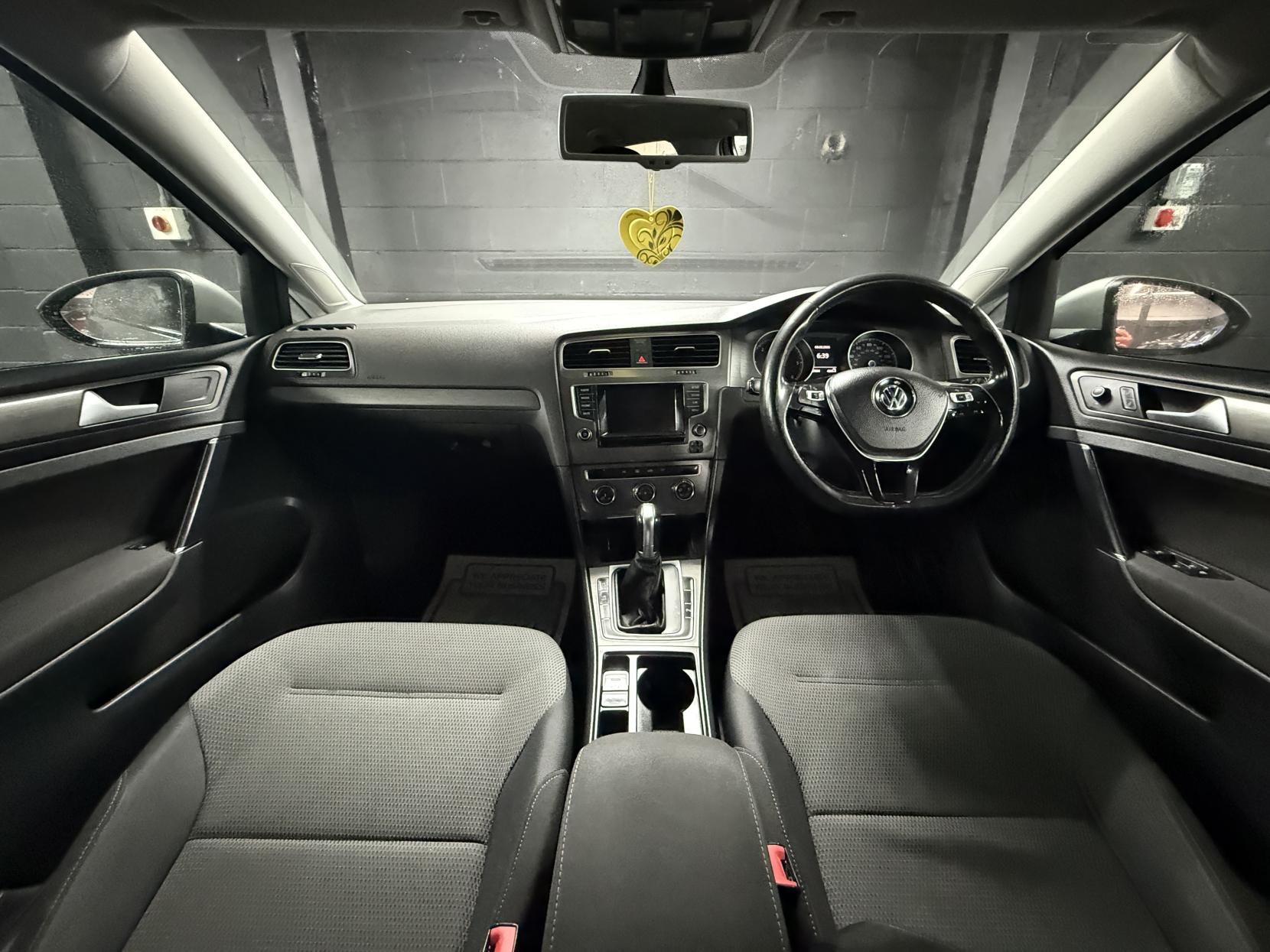 Volkswagen Golf 1.6 TDI BlueMotion Tech SE Hatchback 5dr Diesel DSG Euro 5 (s/s) (105 ps)