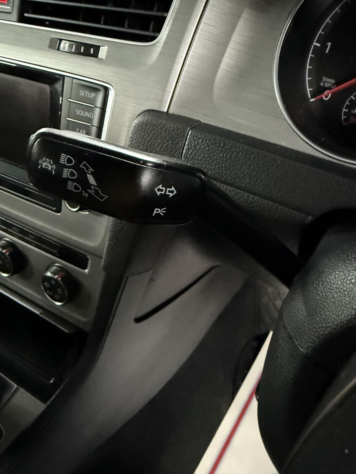 Volkswagen Golf 1.6 TDI BlueMotion Tech SE Hatchback 5dr Diesel DSG Euro 5 (s/s) (105 ps)